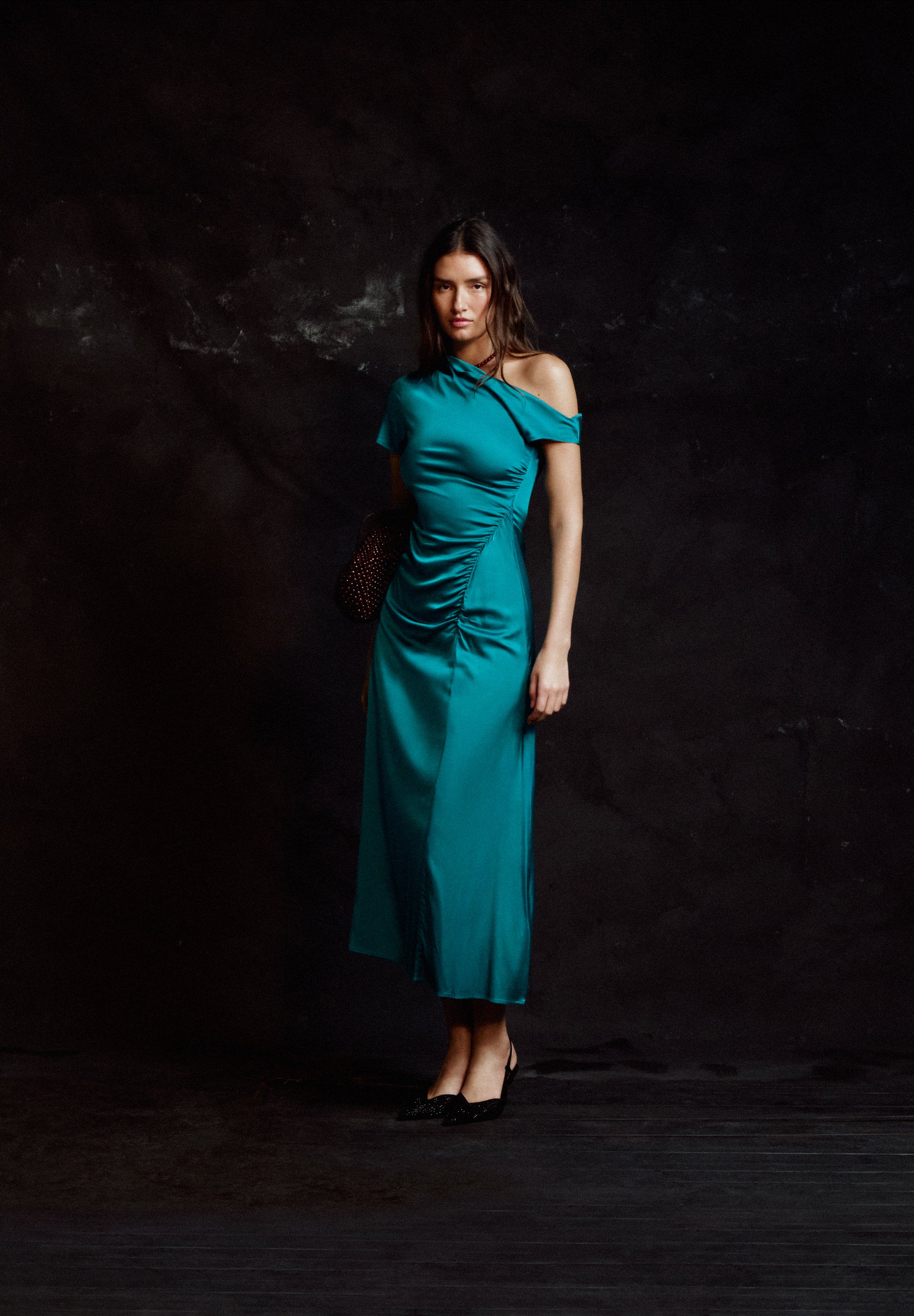 VESTIDO ASIMÉTRICO SATINADO