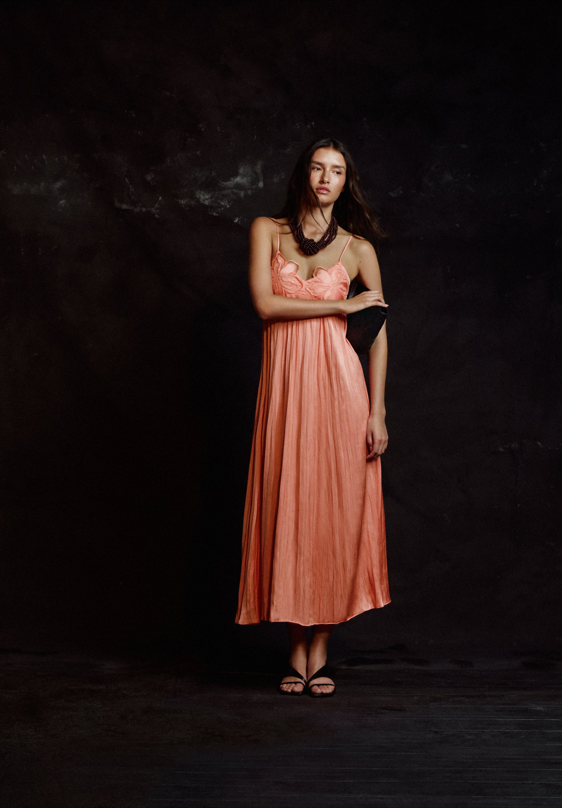 VESTIDO MIDI DETALLE FLORAL