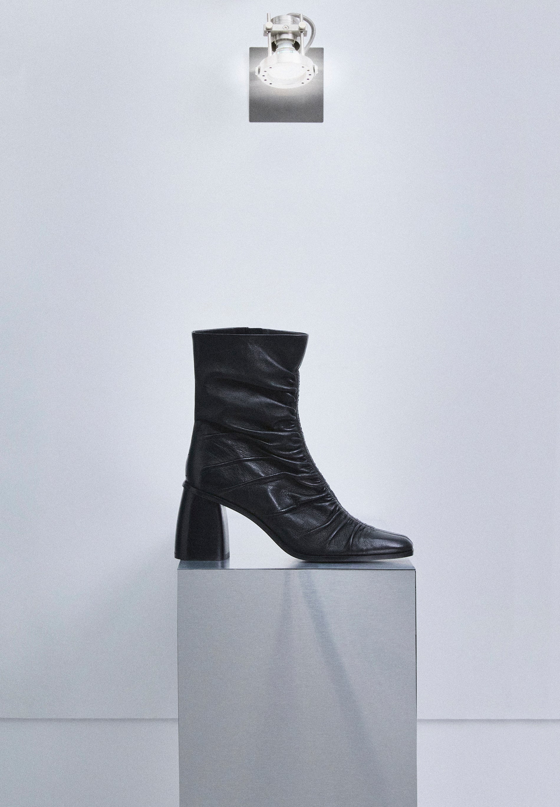 SCBSANANAWRINKLEDSOFT BOOTS