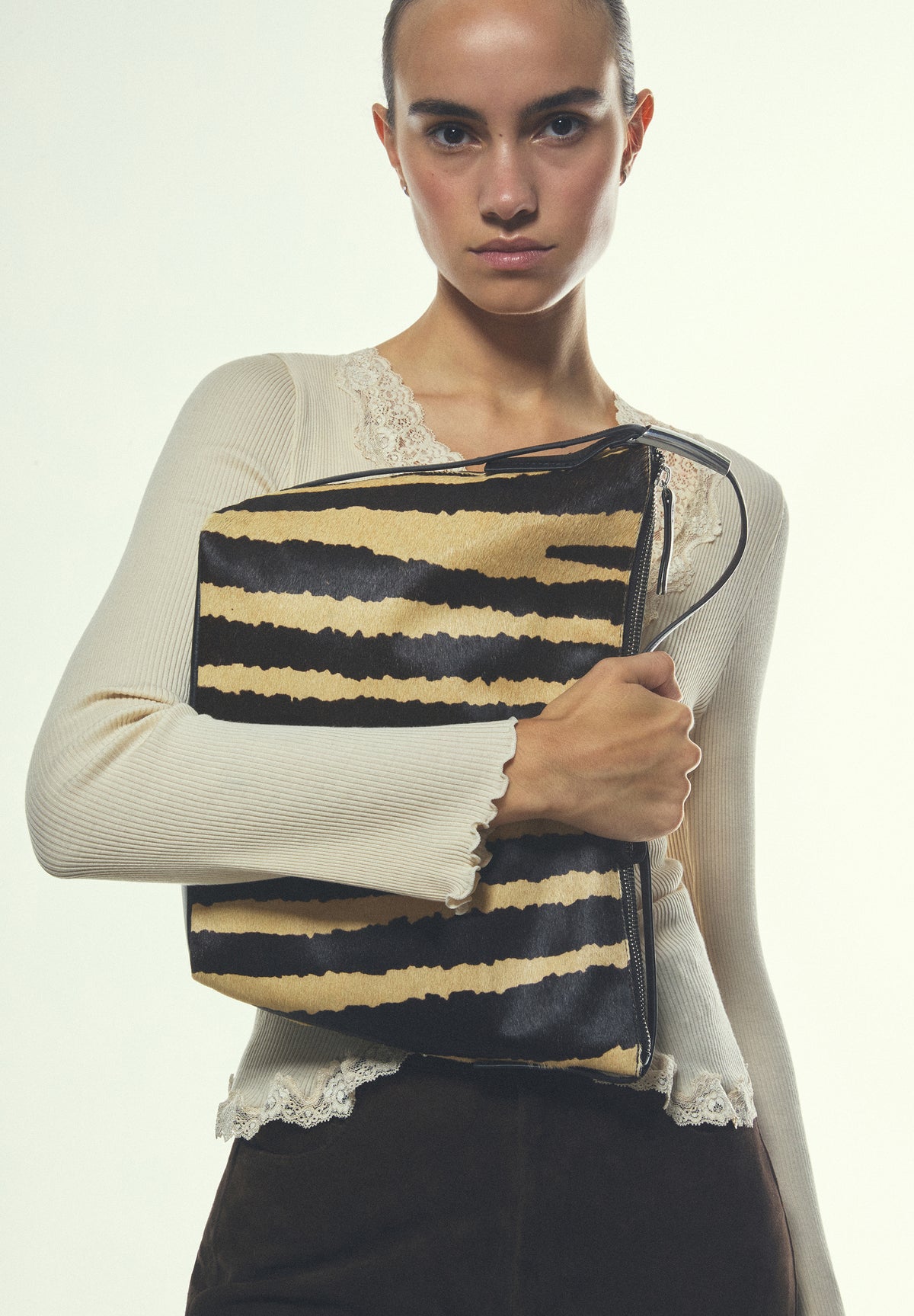 BOLSO DE HOMBRO PIEL DETALLE ASA