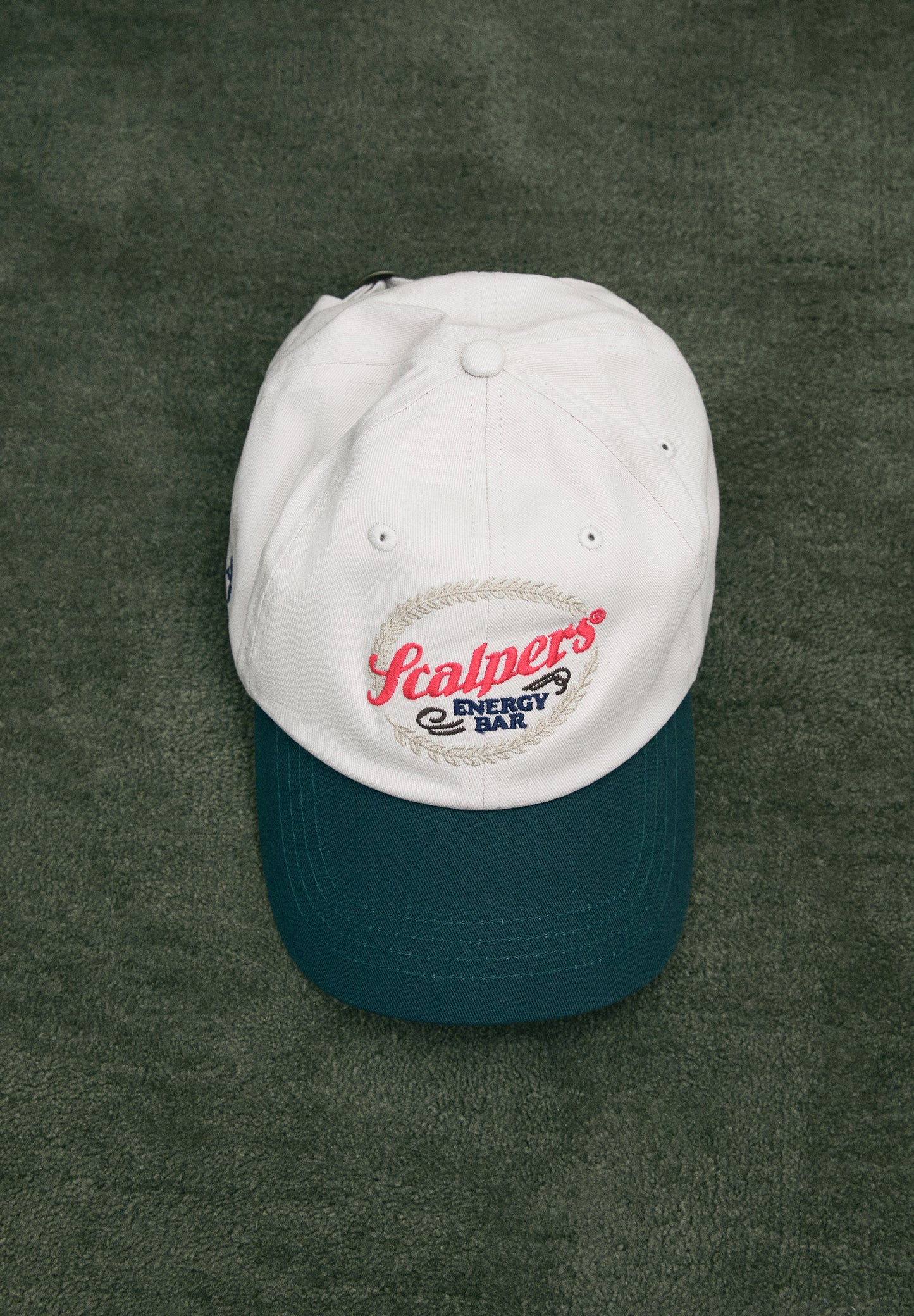 GORRA BORDADA CONTRASTE