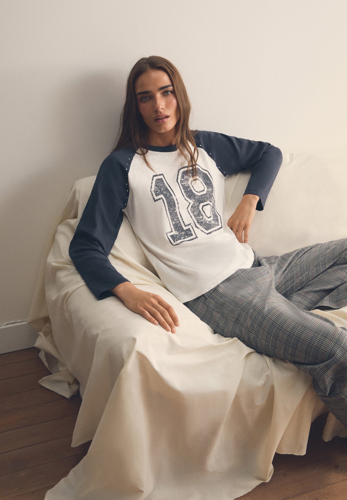 CAMISETA ESTAMPADA MANGAS CONTRASTE