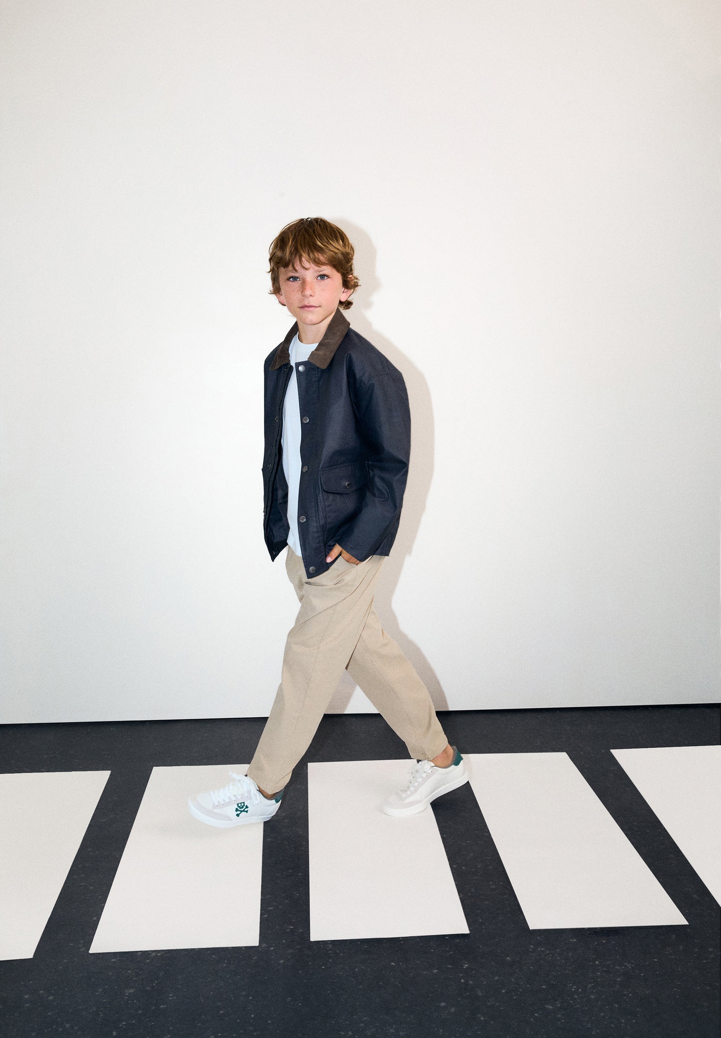 CHAQUETA CUELLO CONTRASTE PANA