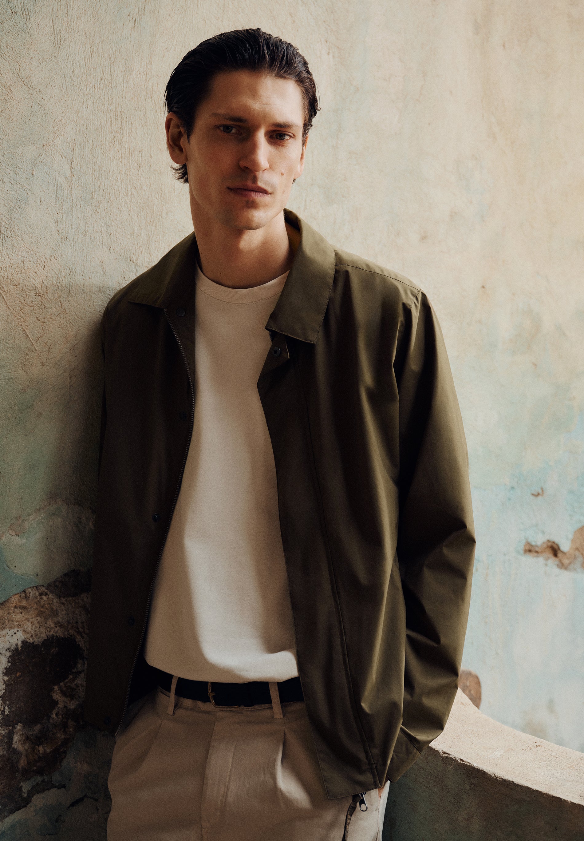 CHAQUETA TÉCNICA CON CREMALLERA