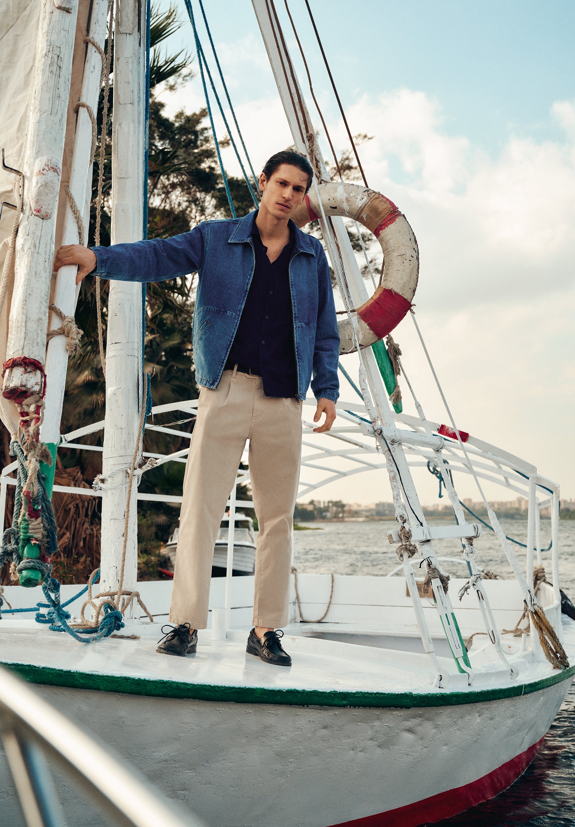 PANTALÓN CHINO PINZAS