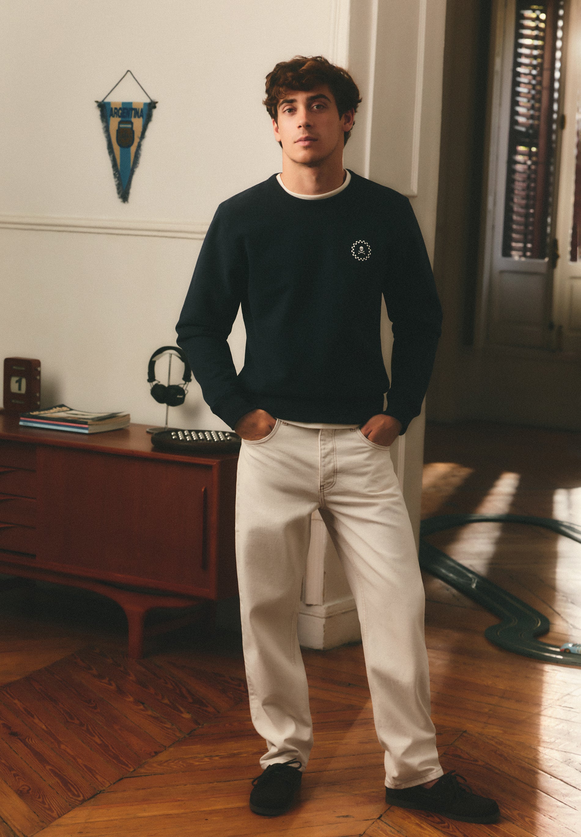 SUDADERA LOGO TRASERO BORDADO