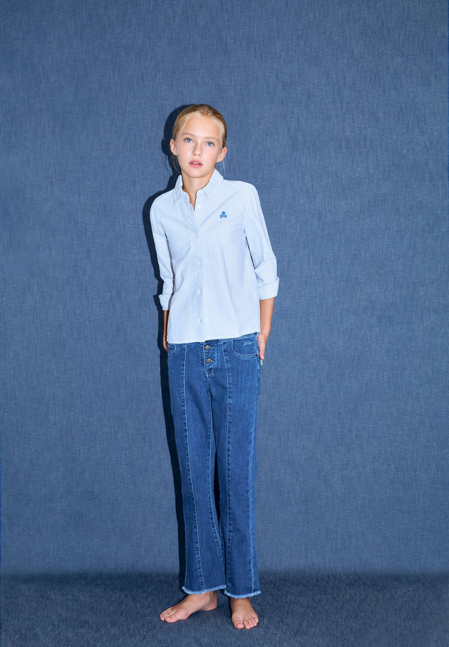 PANTALÓN DENIM CORTE FLARE