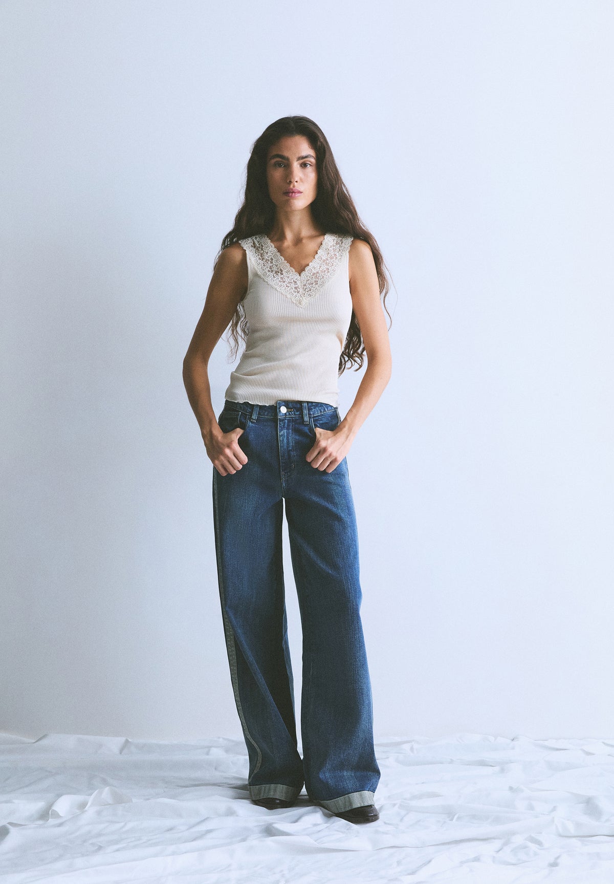 JEANS WIDE LEG TIRAS LATERALES