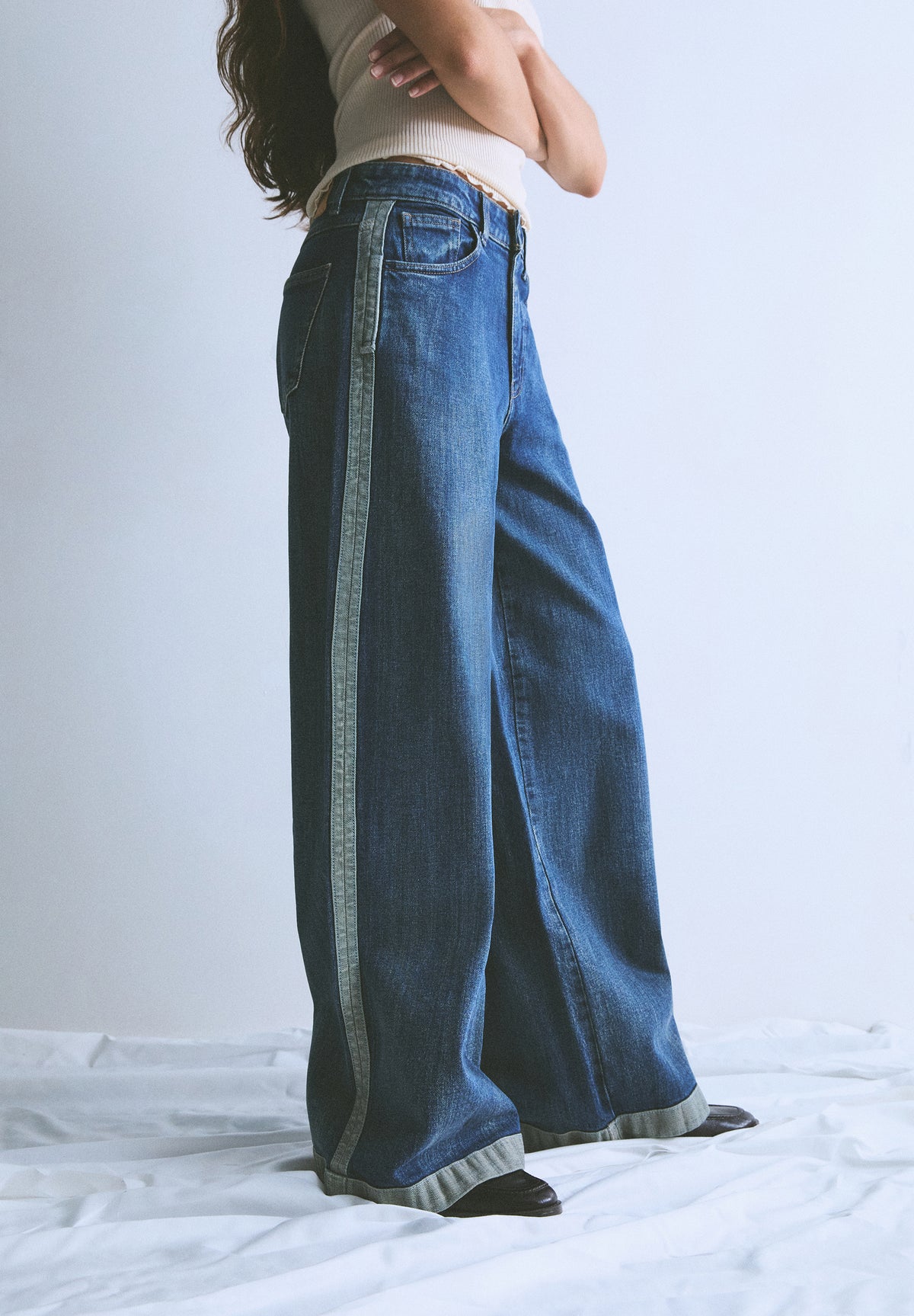 JEANS WIDE LEG TIRAS LATERALES