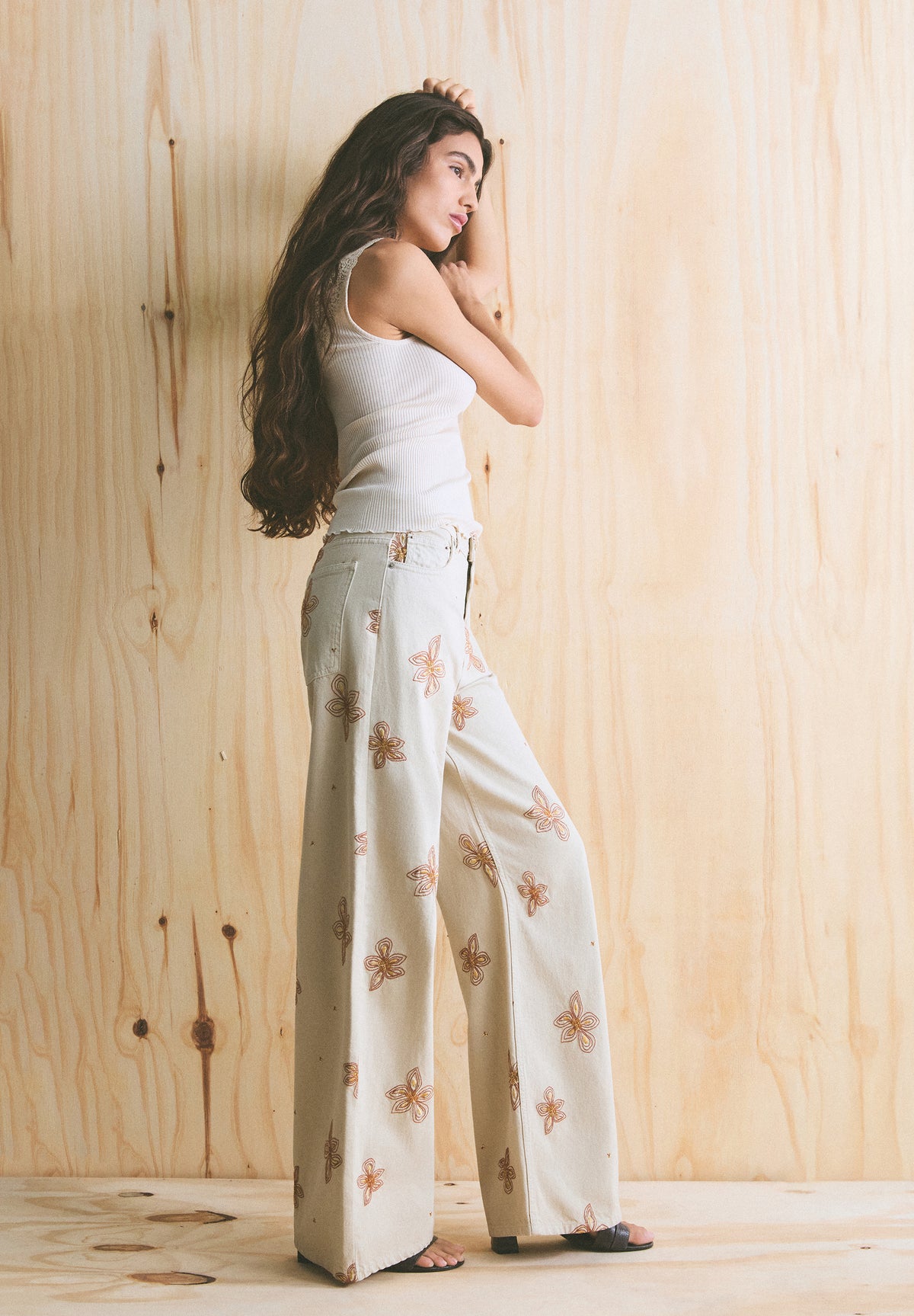 JEANS BORDADOS FLORALES