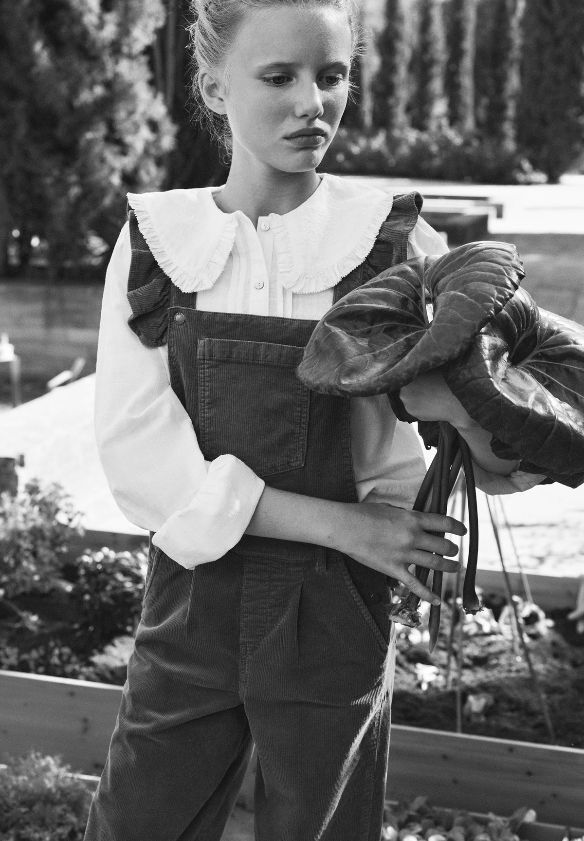 BLUSA CUELLO DETALLES BORDADOS