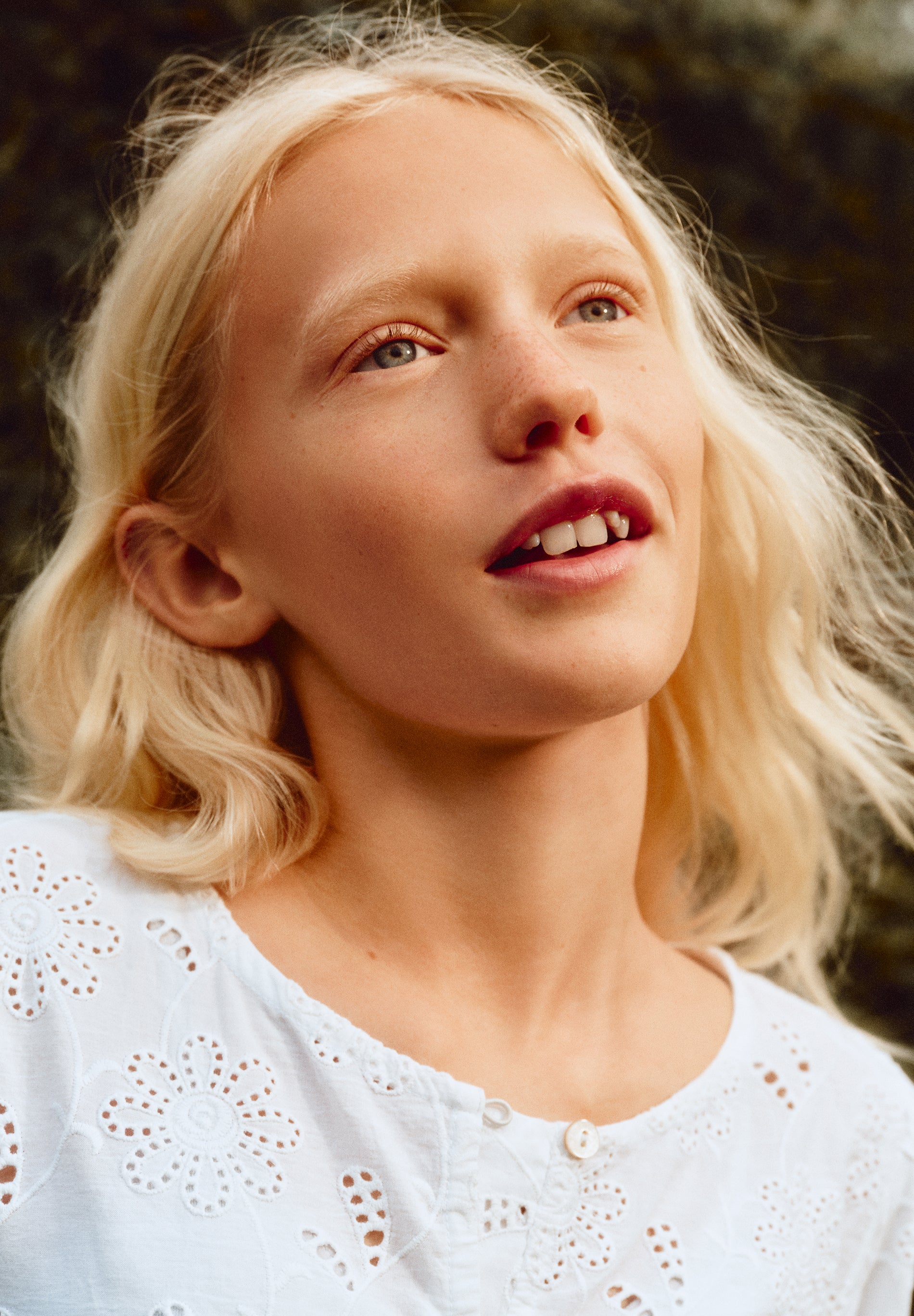 BLUSA PERFORADA BOTONES