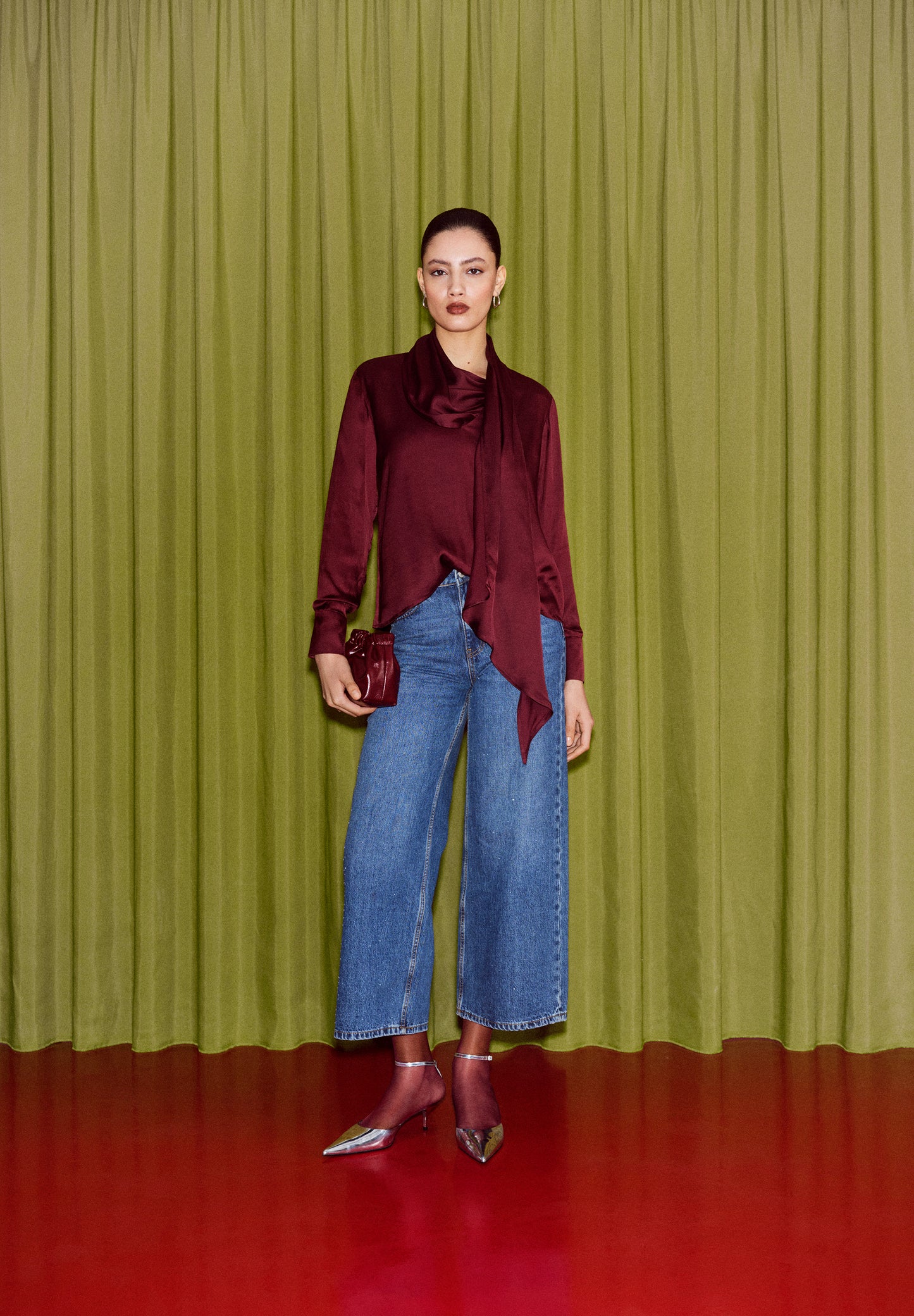 JEANS RECTOS TACHUELAS