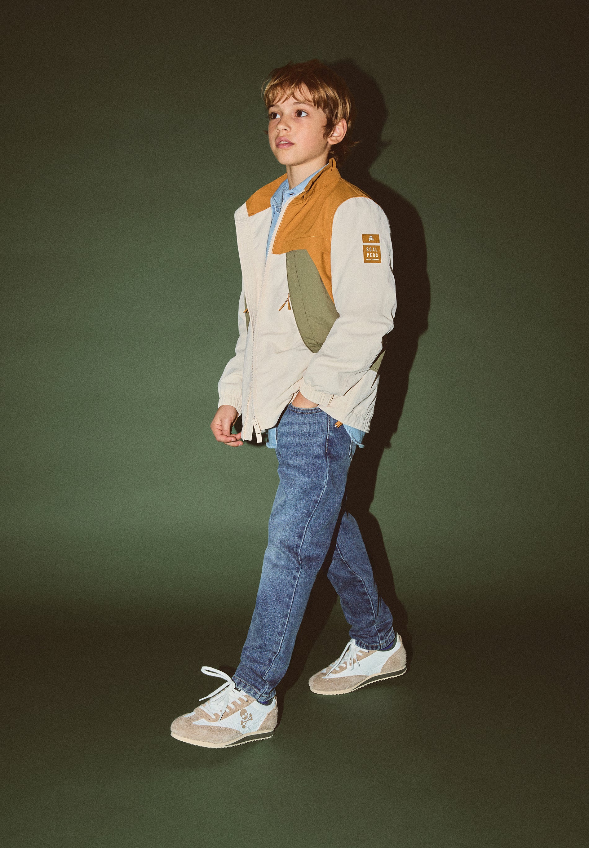 ABRIGO TÉCNICO COLOR BLOCK CON CAPUCHA