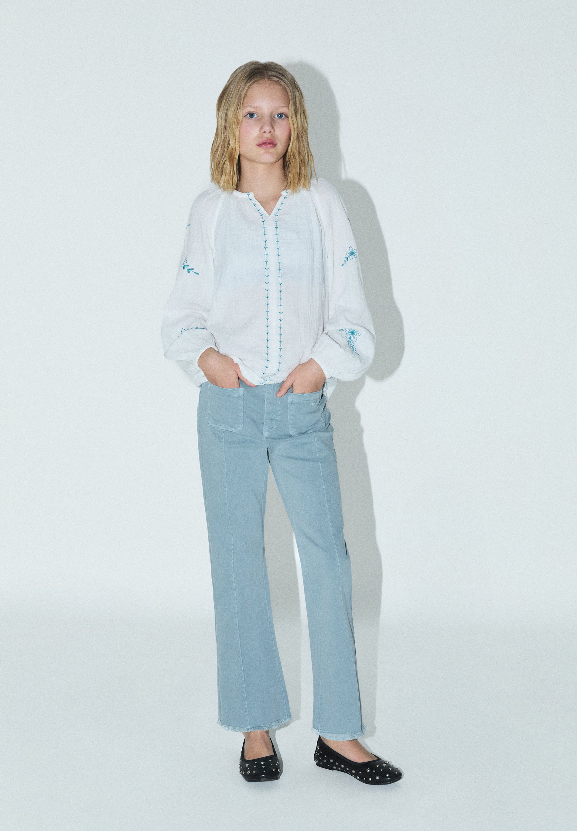 PANTALÓN FLARE COSTURAS