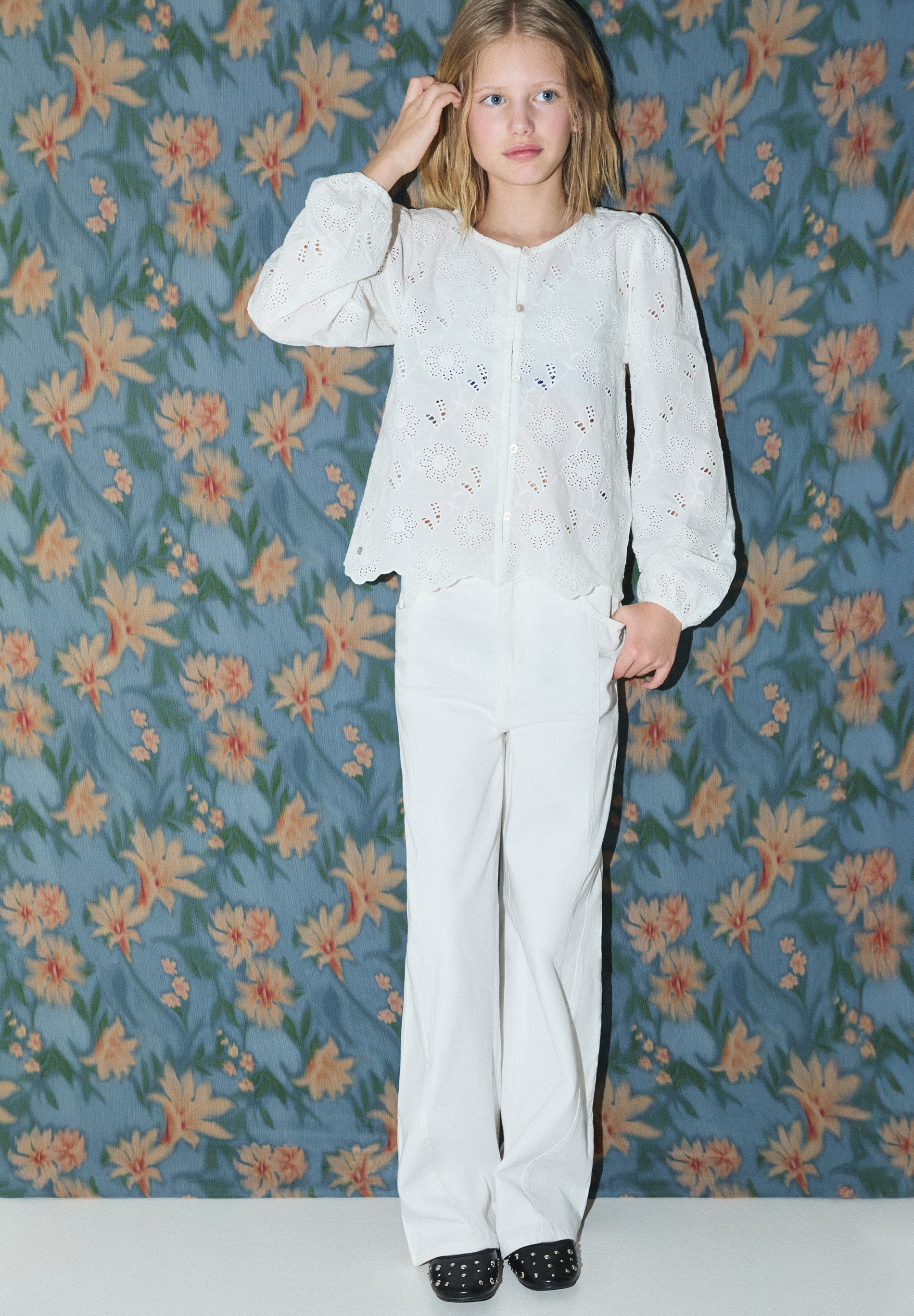 BLUSA PERFORADA BOTONES