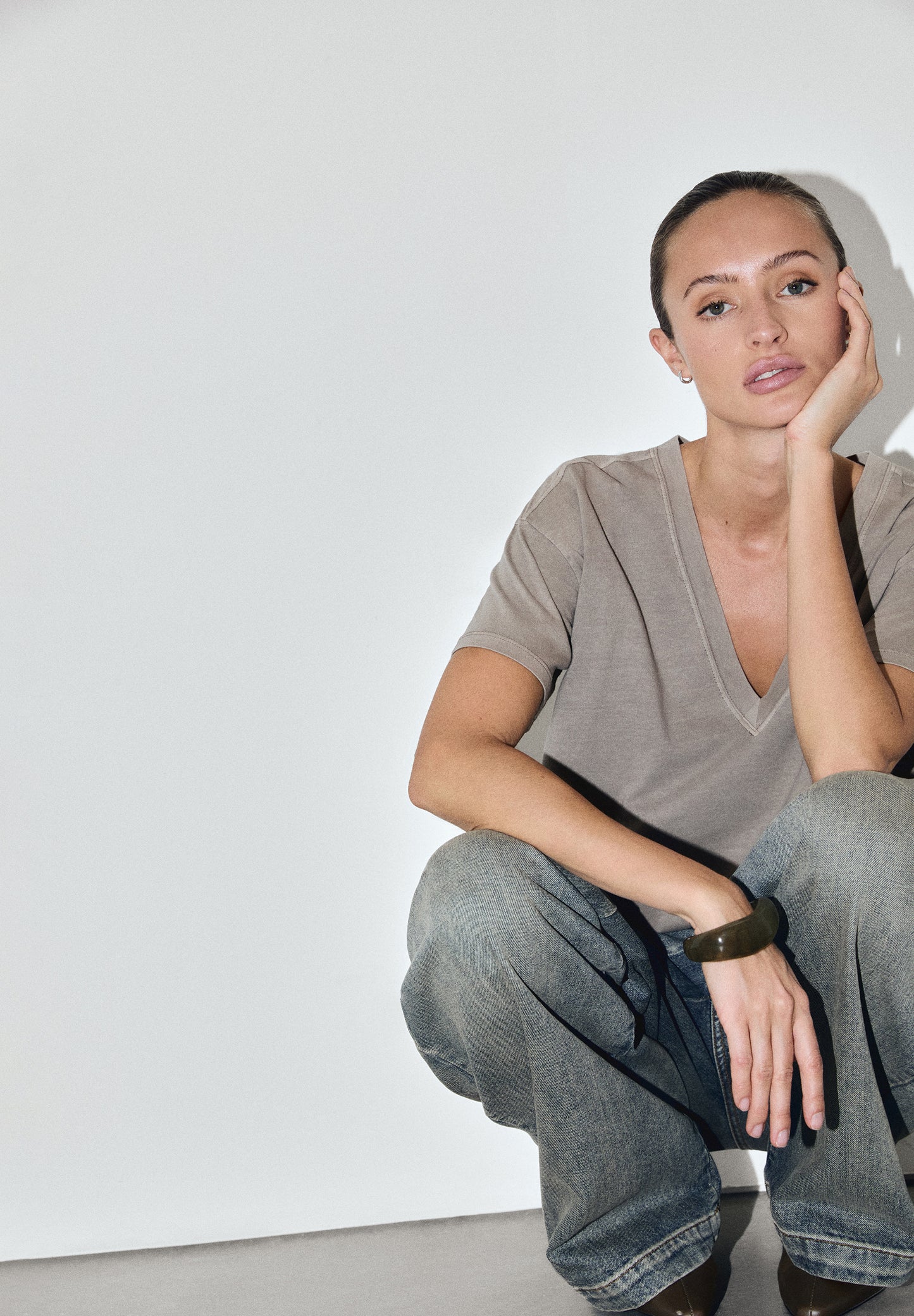 CAMISETA BÁSICA CUELLO PICO