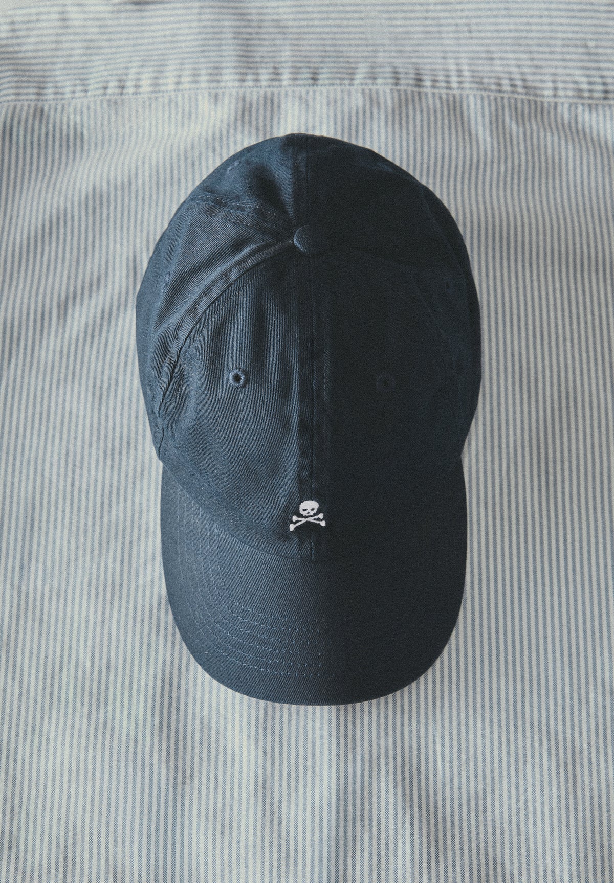 GORRA CALAVERA BORDADA