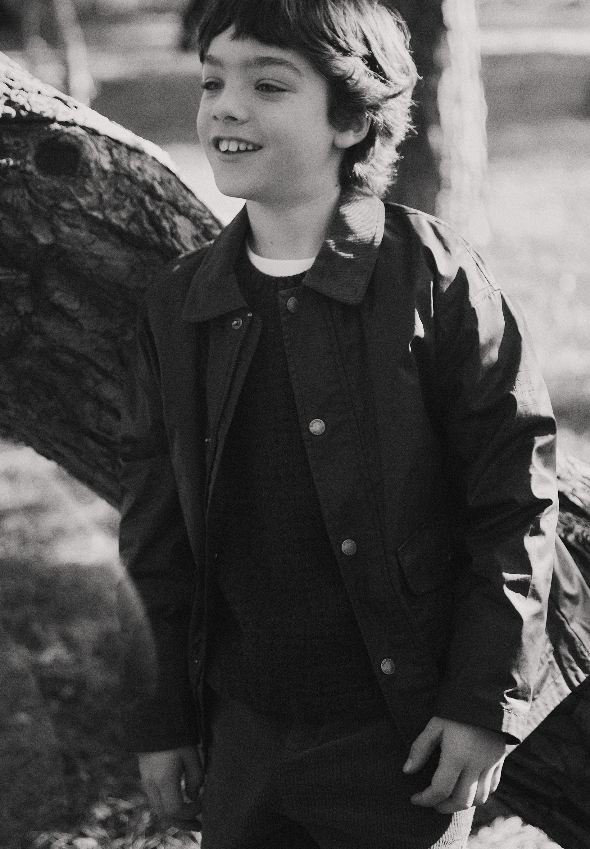 CHAQUETA CUELLO CONTRASTE PANA