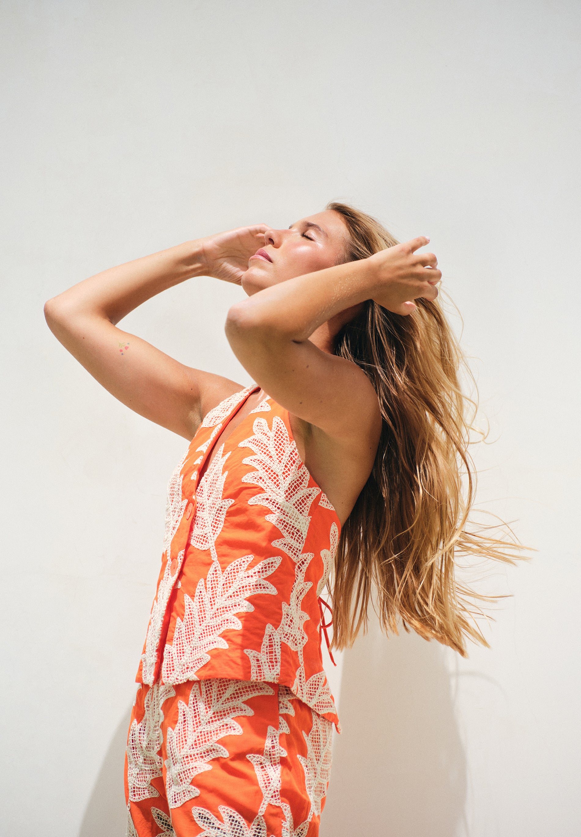 TOP HALTER BORDADOS