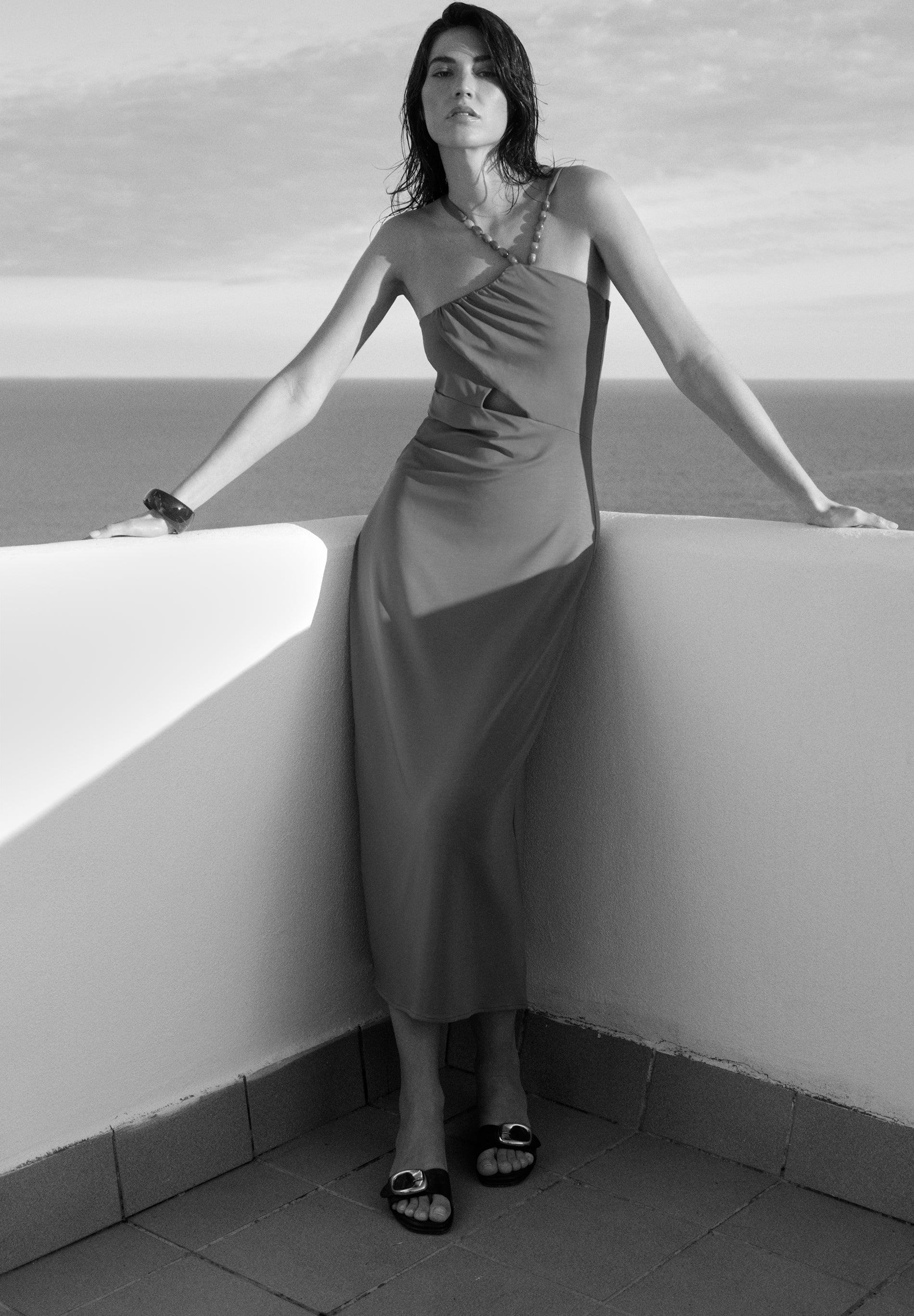 VESTIDO MIDI ASIMÉTRICO