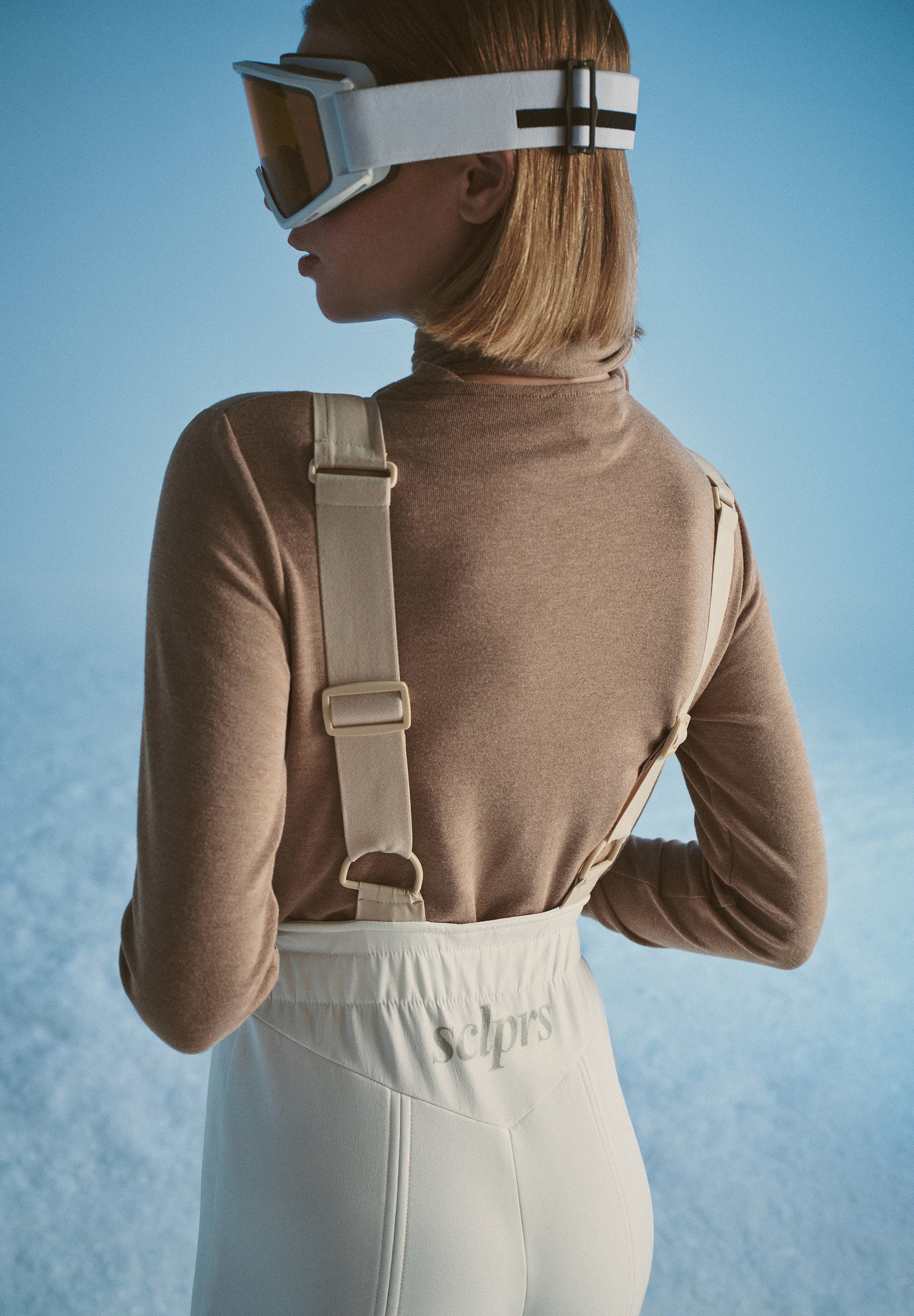 CAMISETA CUELLO VUELTO CON LAZADA