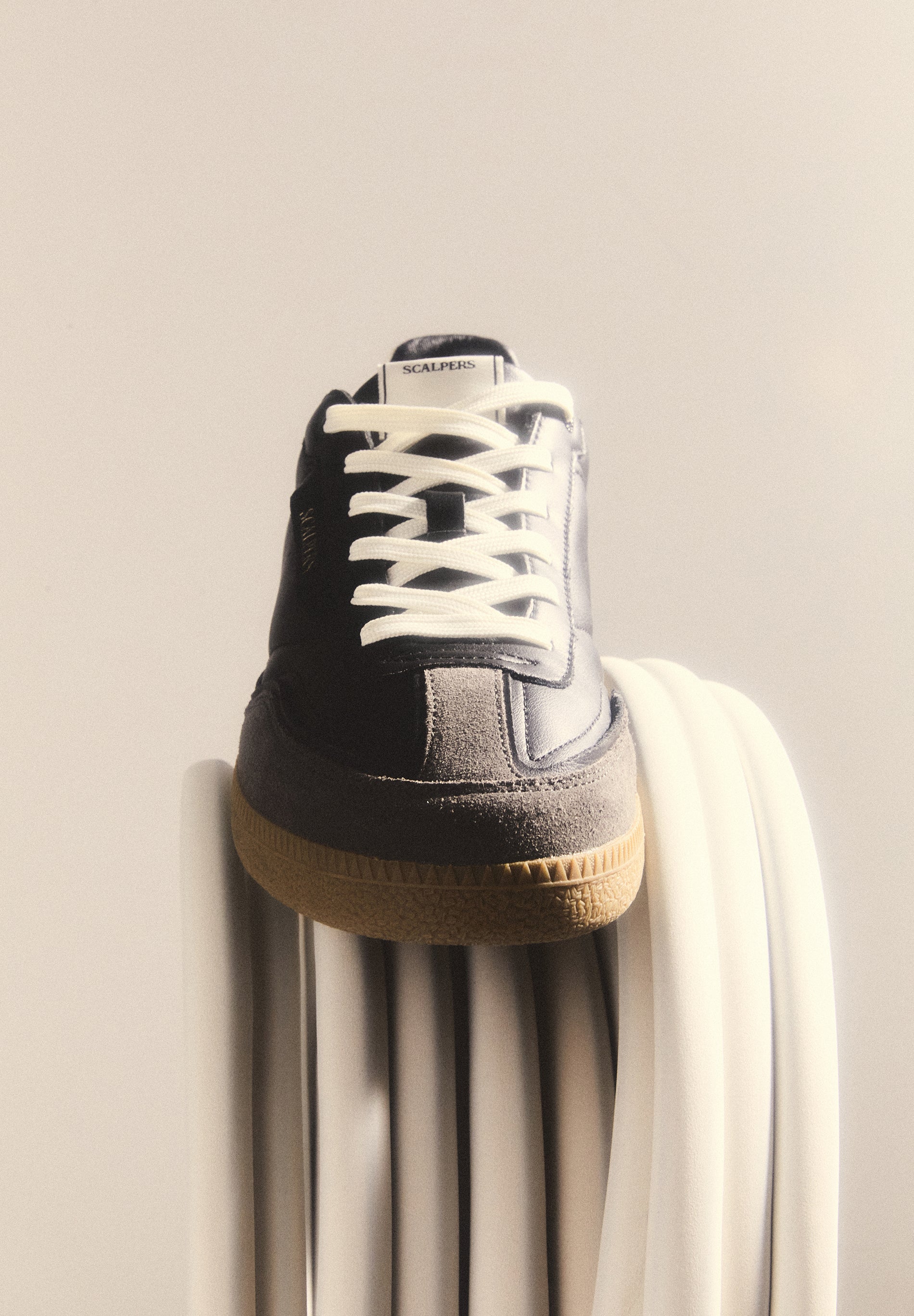 ZAPATILLA PIEL SUELA CONTRASTE