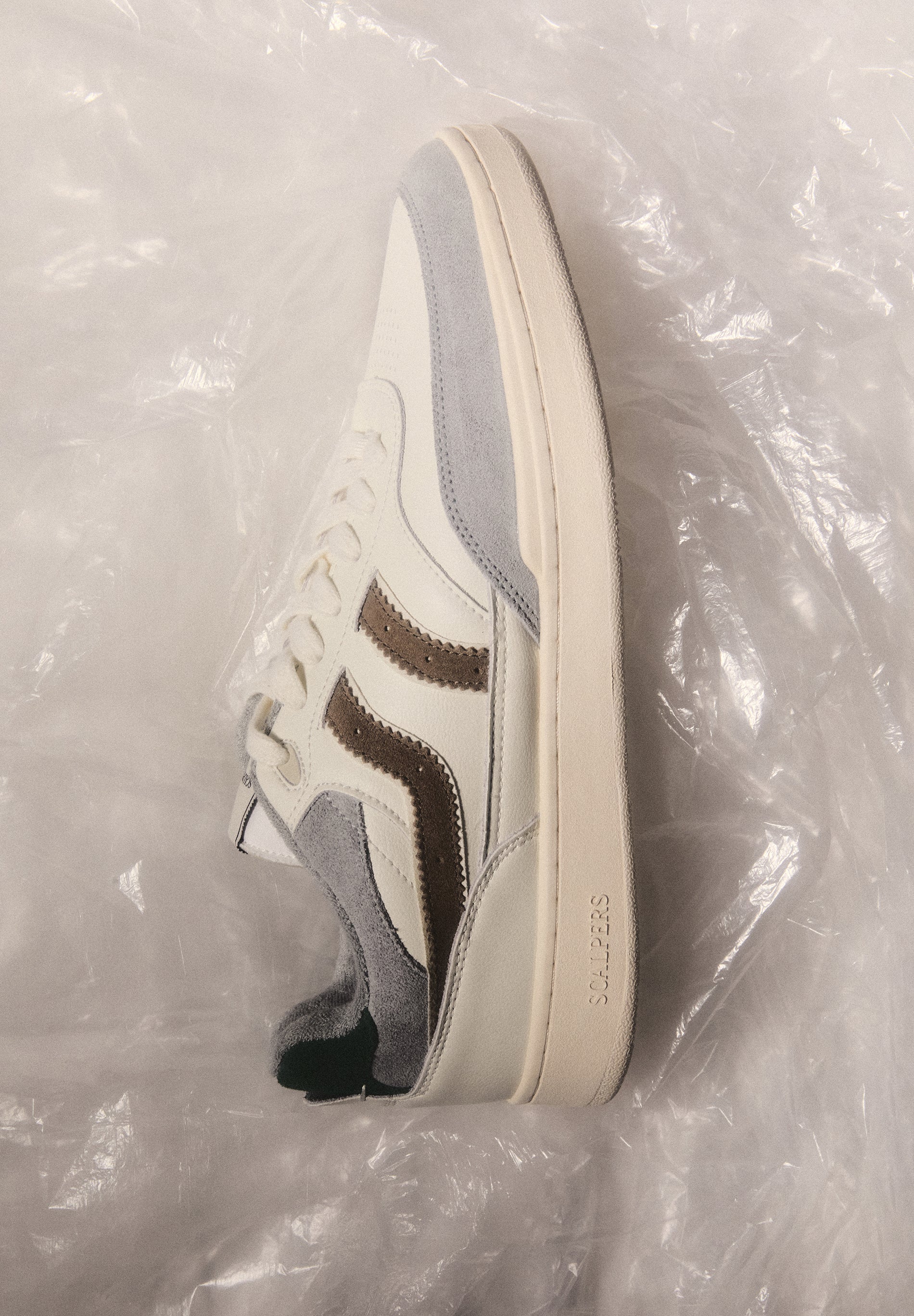 ZAPATILLA ANTE CONTRASTE