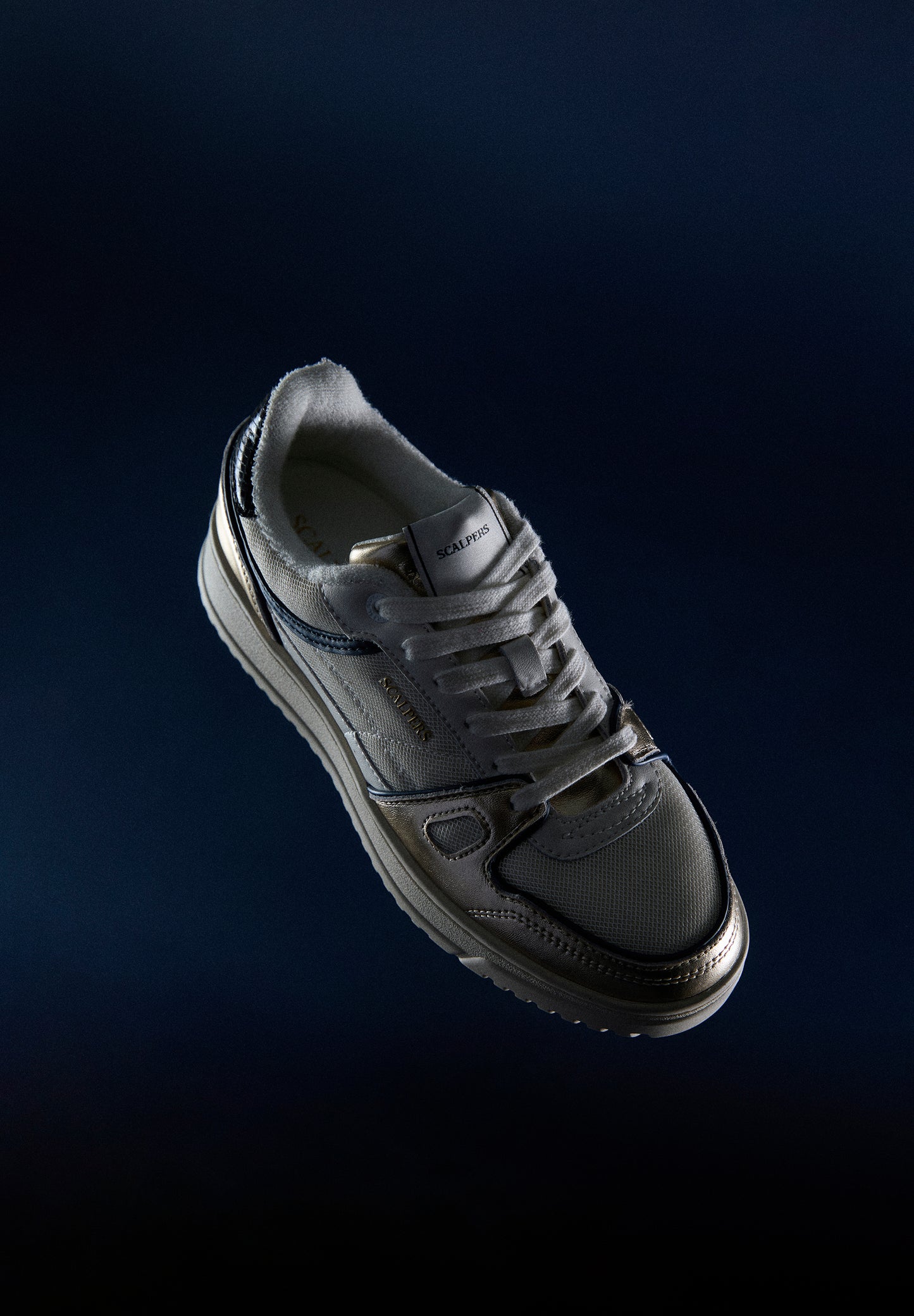 SNEAKERS CALAVERA CONTRASTE