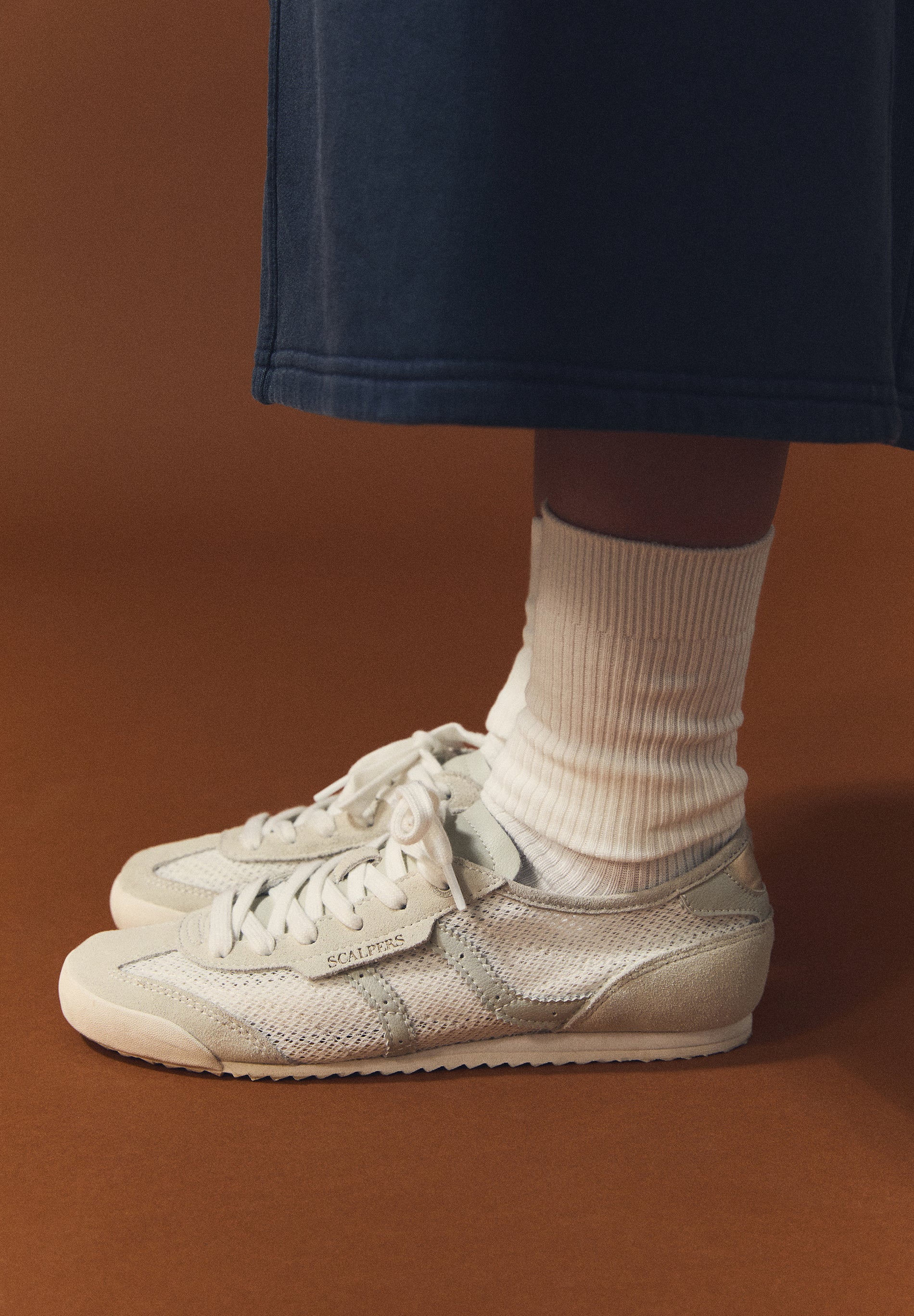 ZAPATILLA DE MALLA Y ANTE