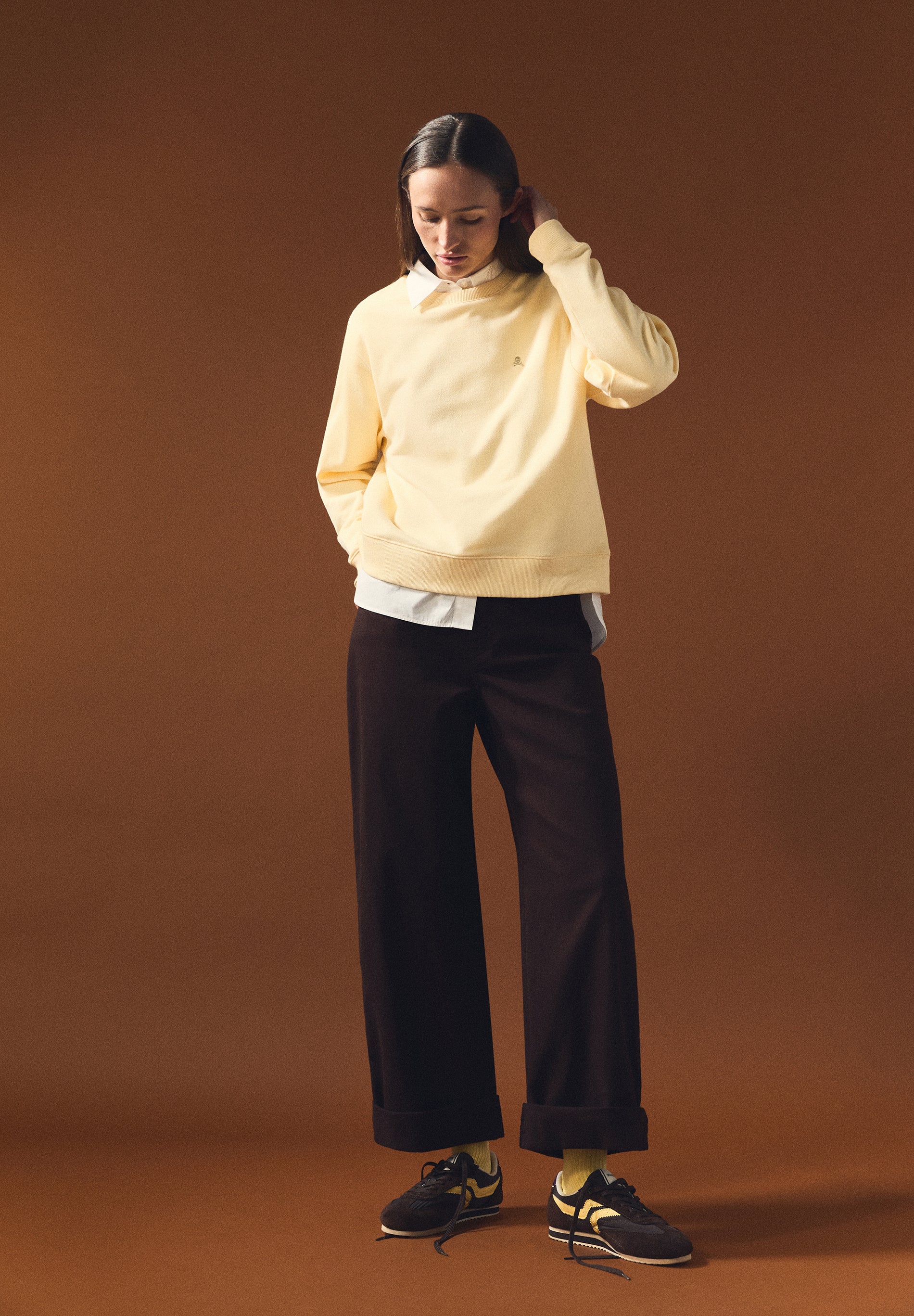 ZAPATILLA DE ANTE CONTRASTE