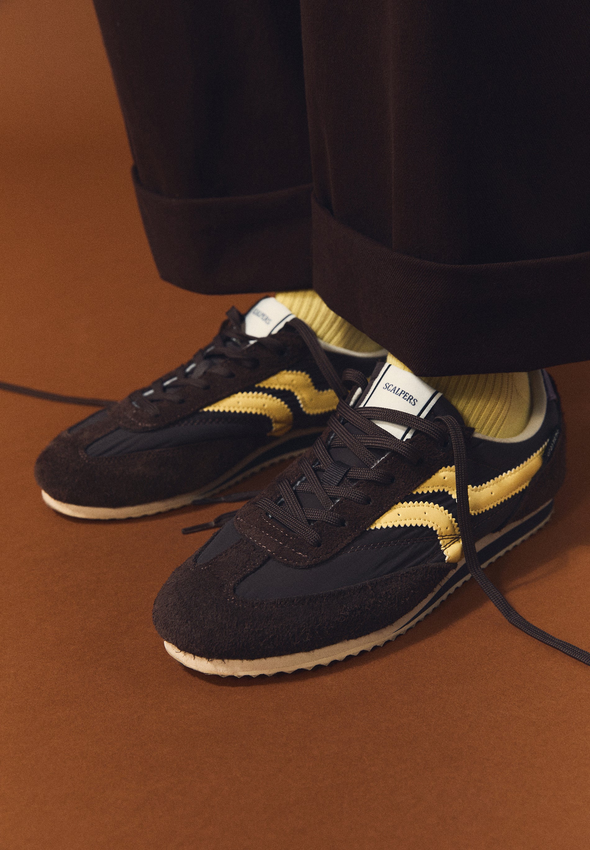 ZAPATILLA DE ANTE CONTRASTE