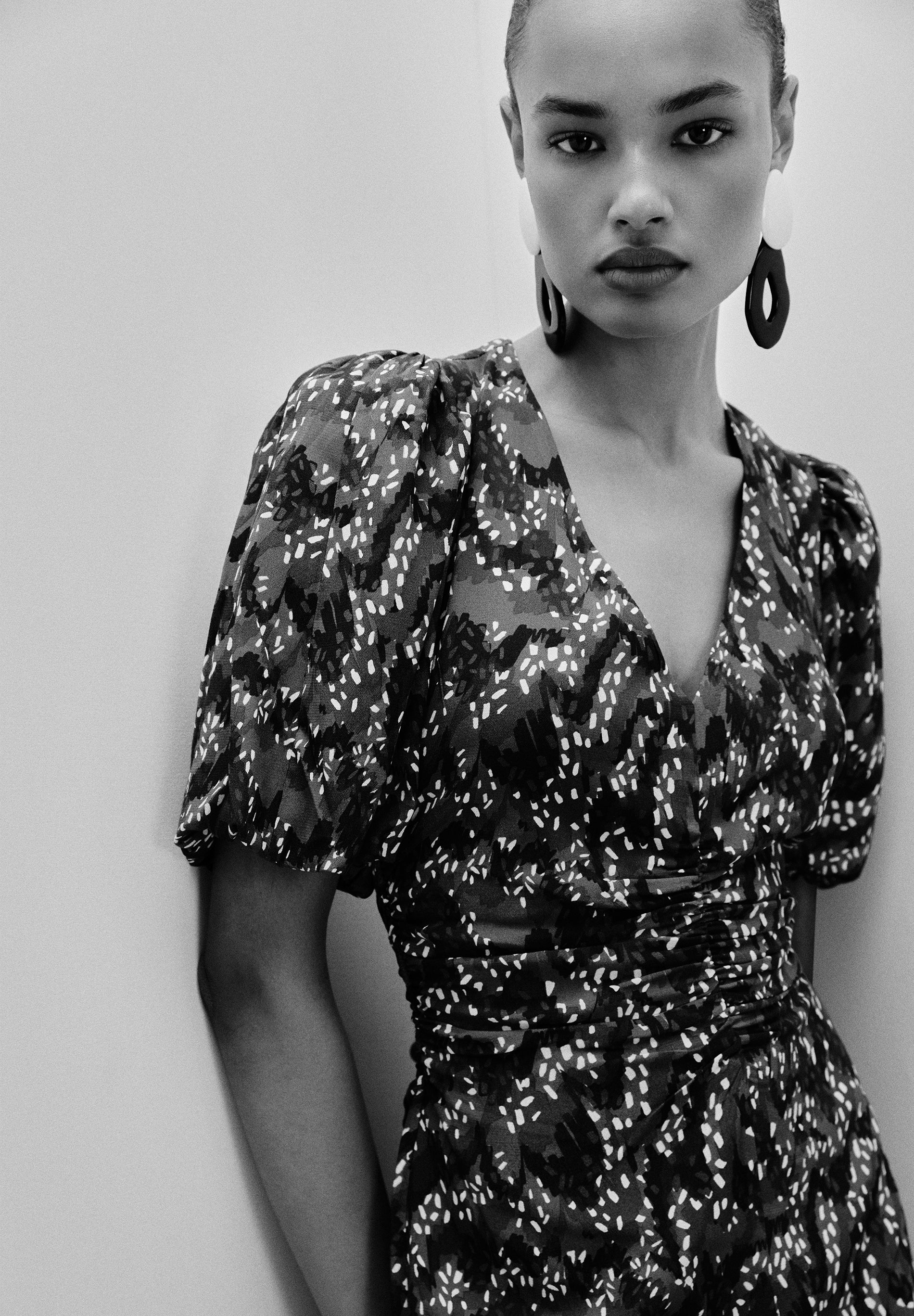 VESTIDO PRINT FRUNCE FRONTAL
