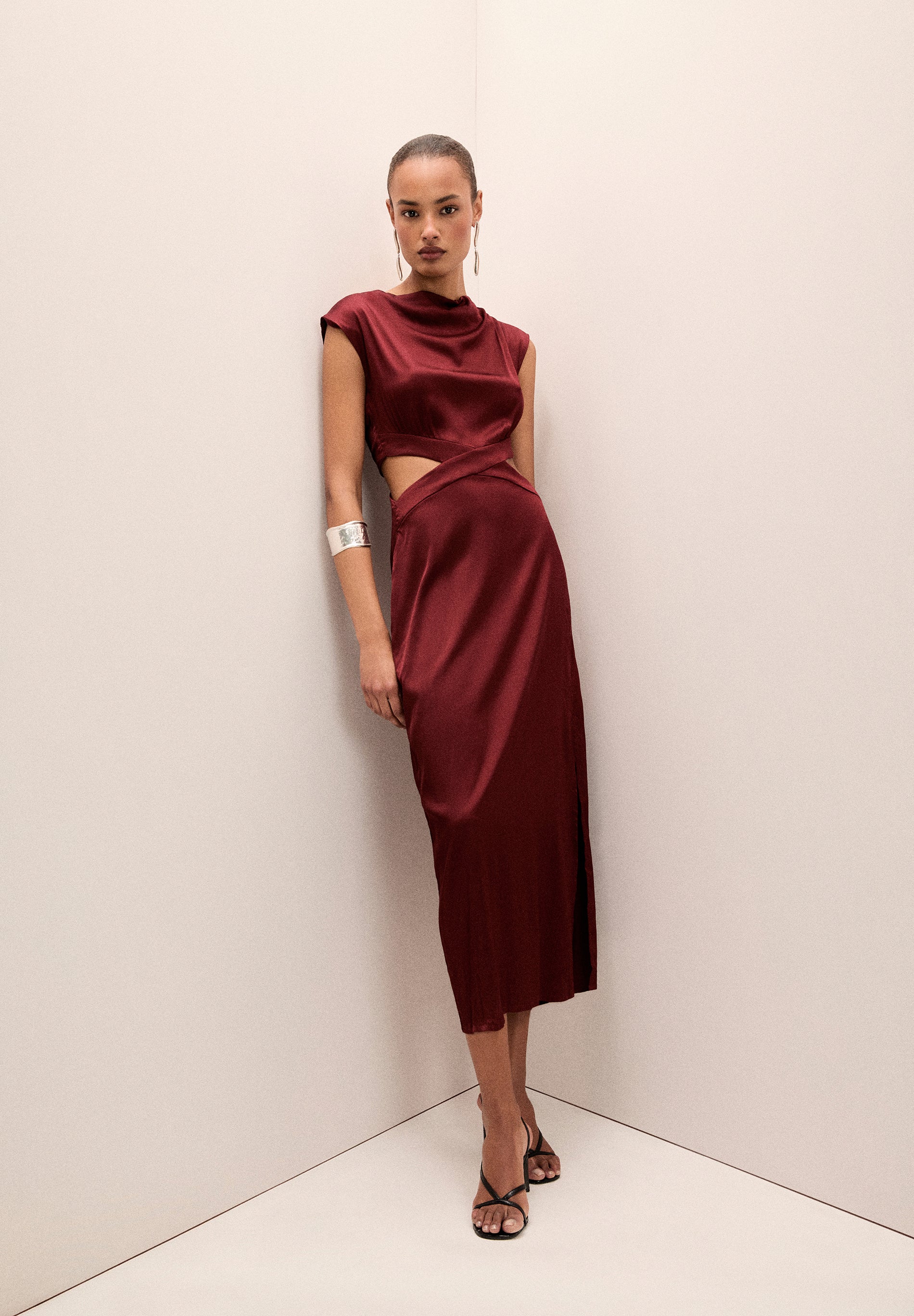 VESTIDO SATINADO ABERTURAS