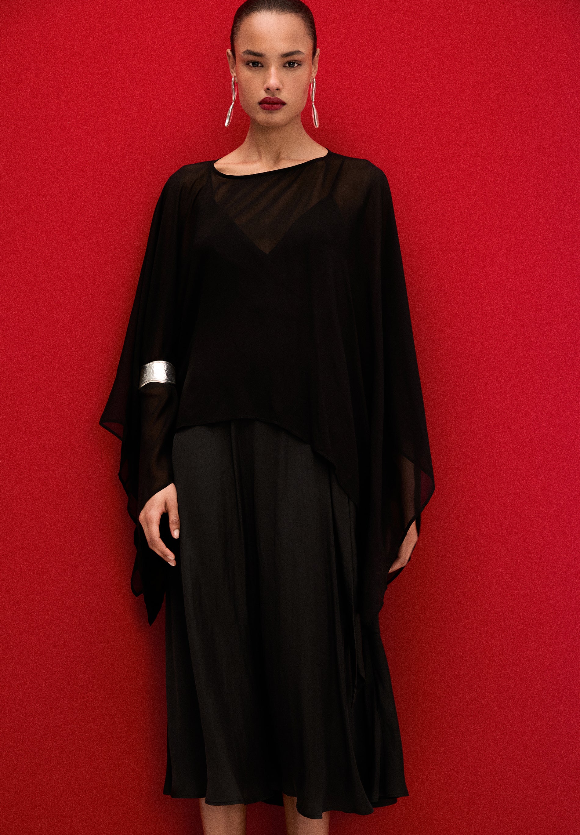 VESTIDO ESCOTE ASIMÉTRICO
