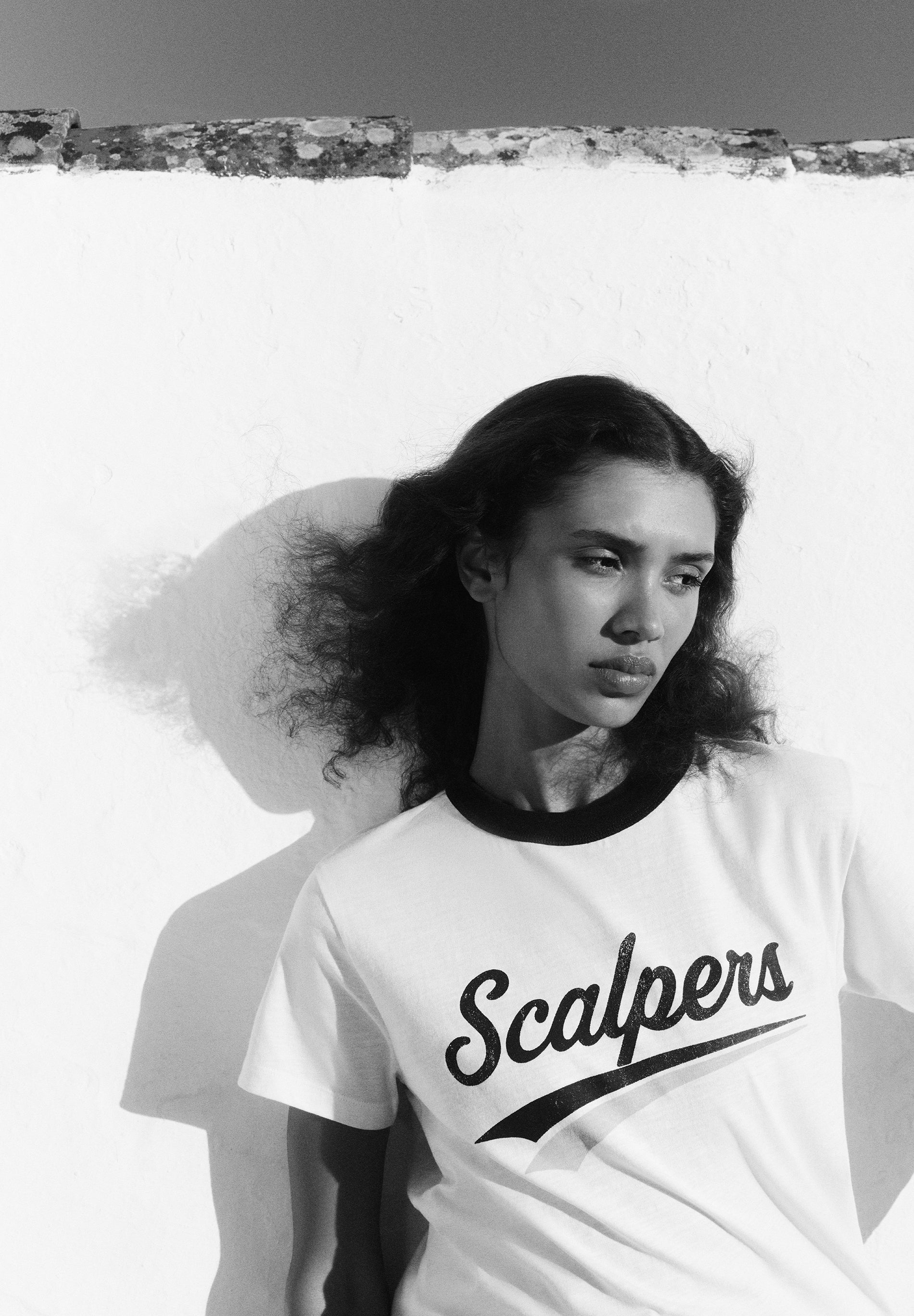 CAMISETA CUELLO CONTRASTE