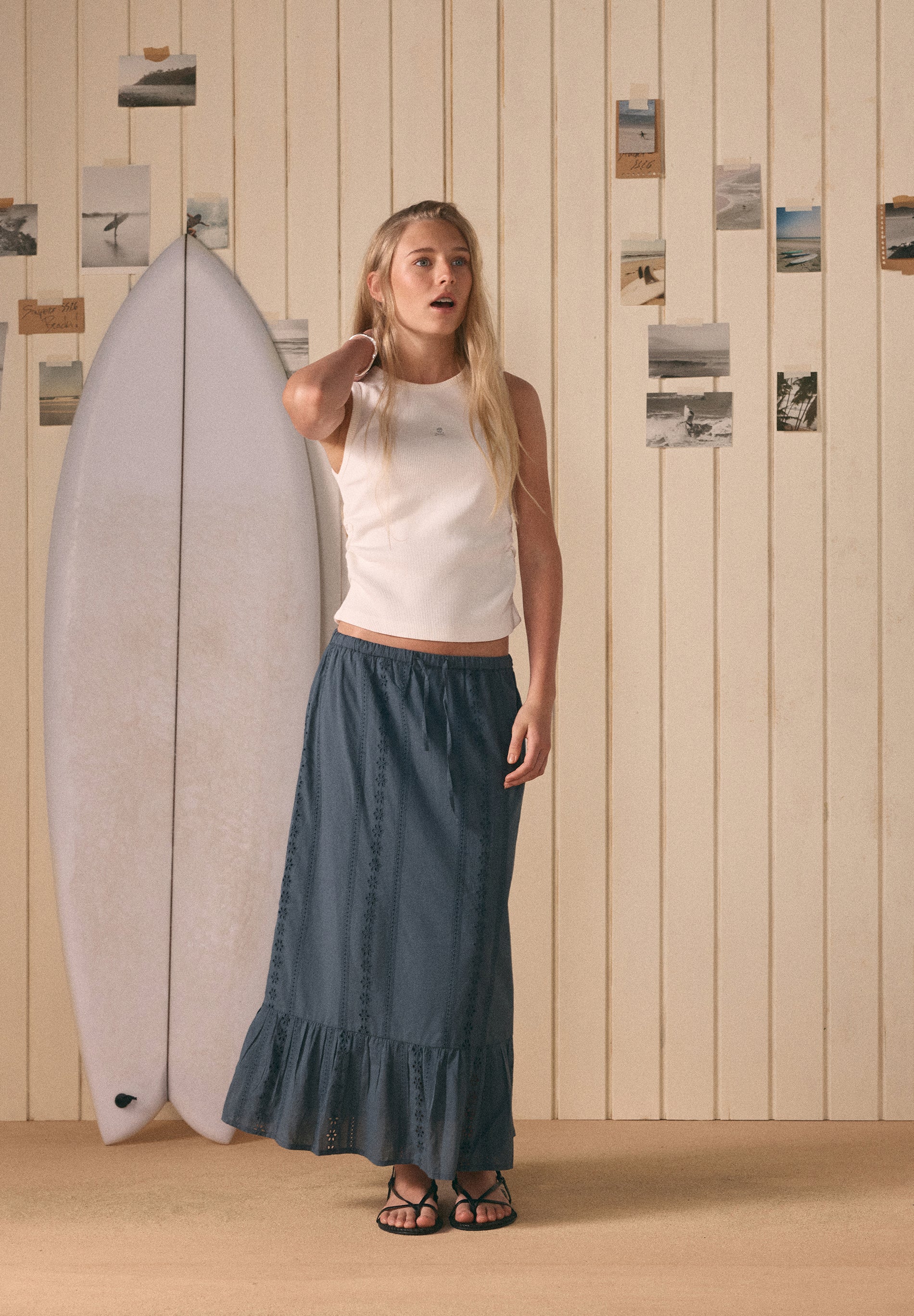 FALDA DE ALGODÓN CON BORDADOS
