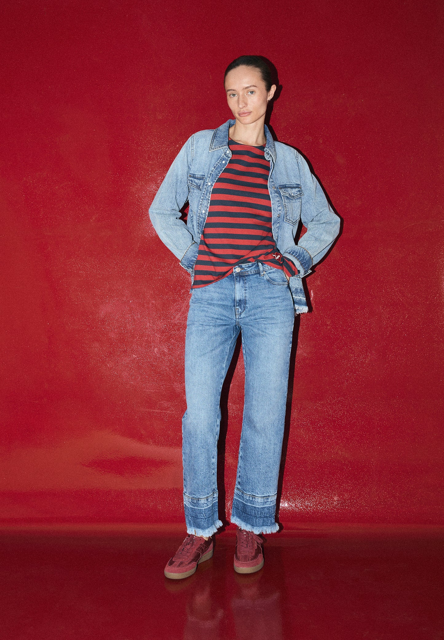 JEANS EFECTO LAVADO DESFLECADOS