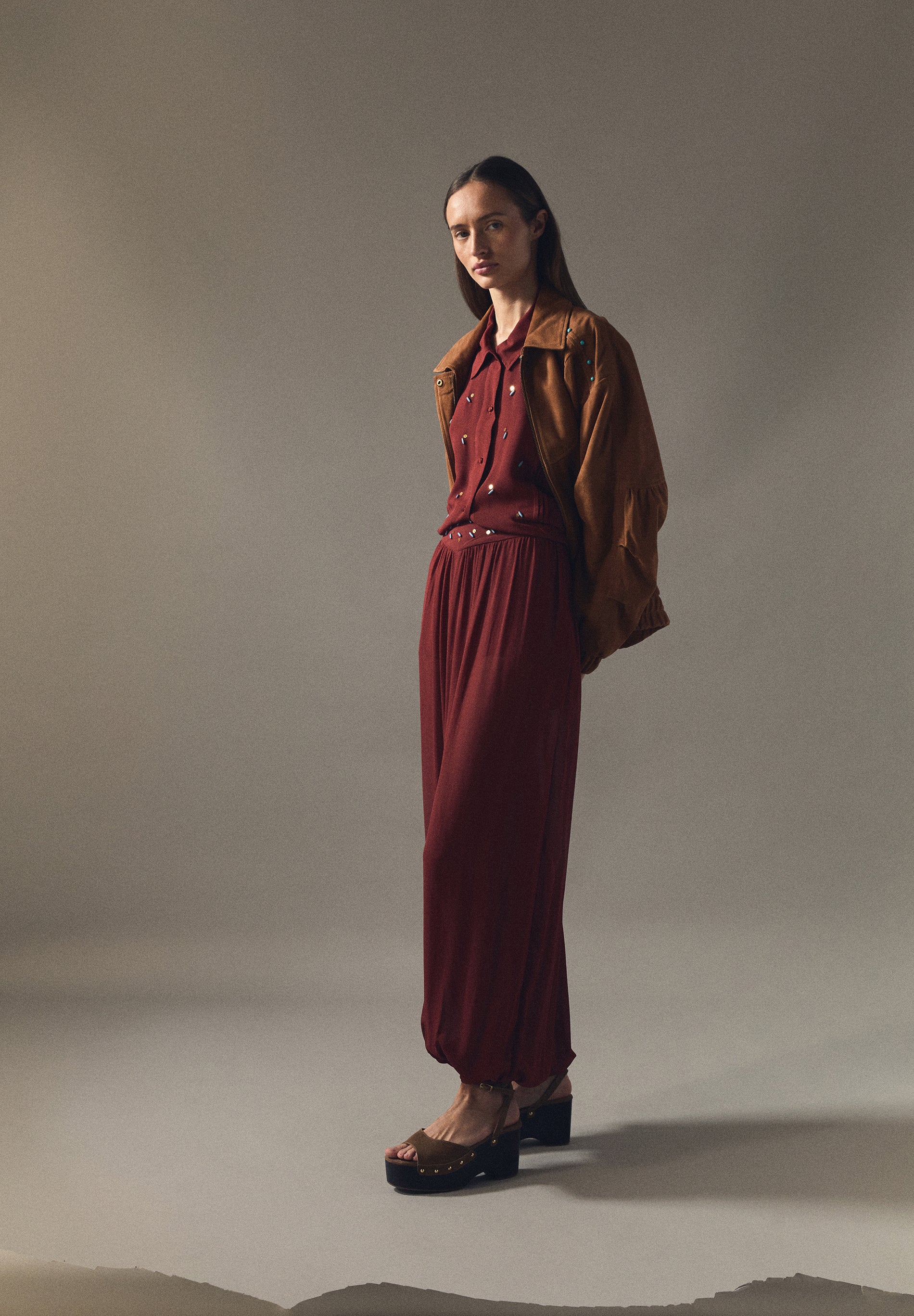 BLUSA VISCOSA DETALLE APLIQUES