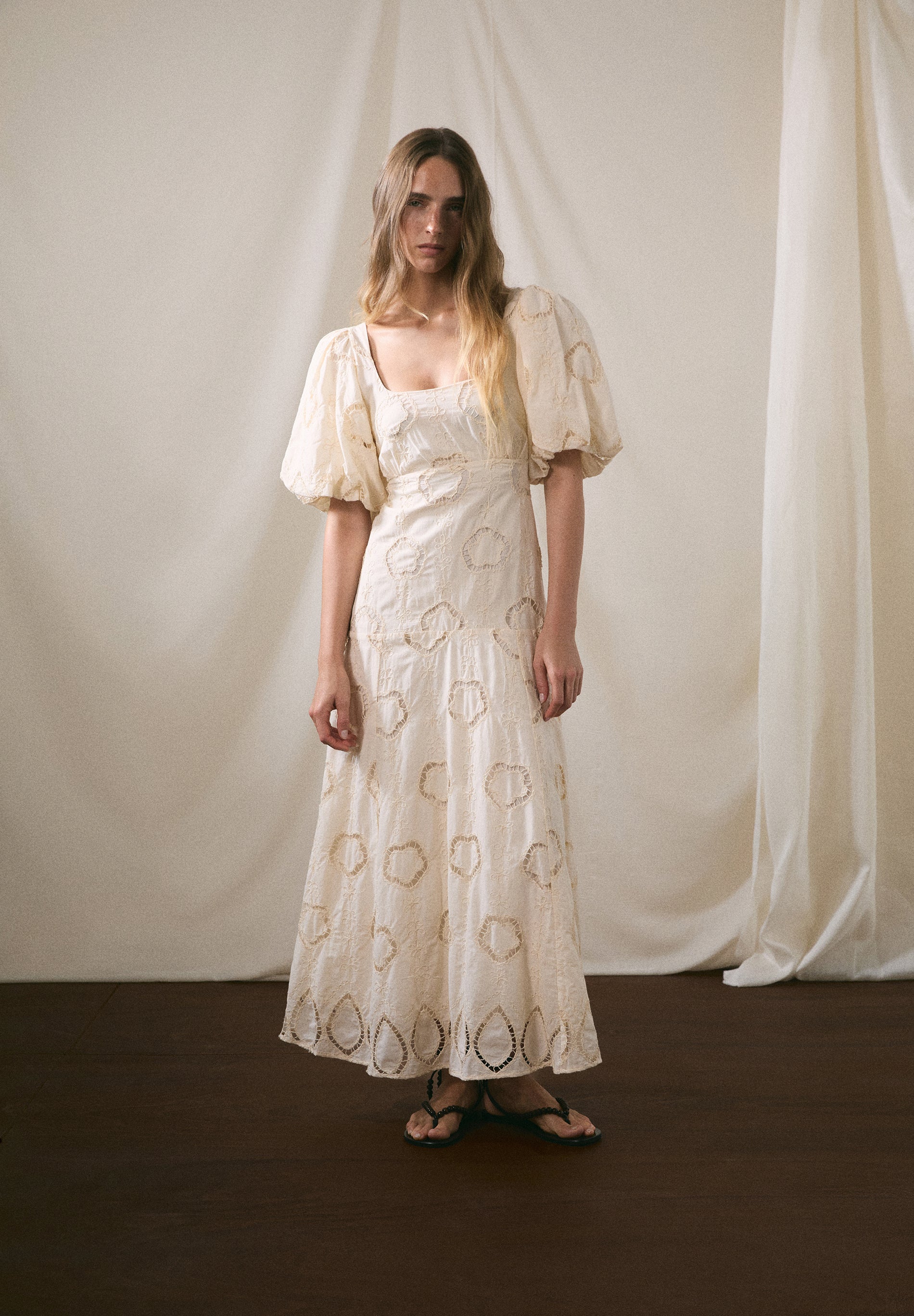 VESTIDO MIDI MANGAS ABULLONADAS