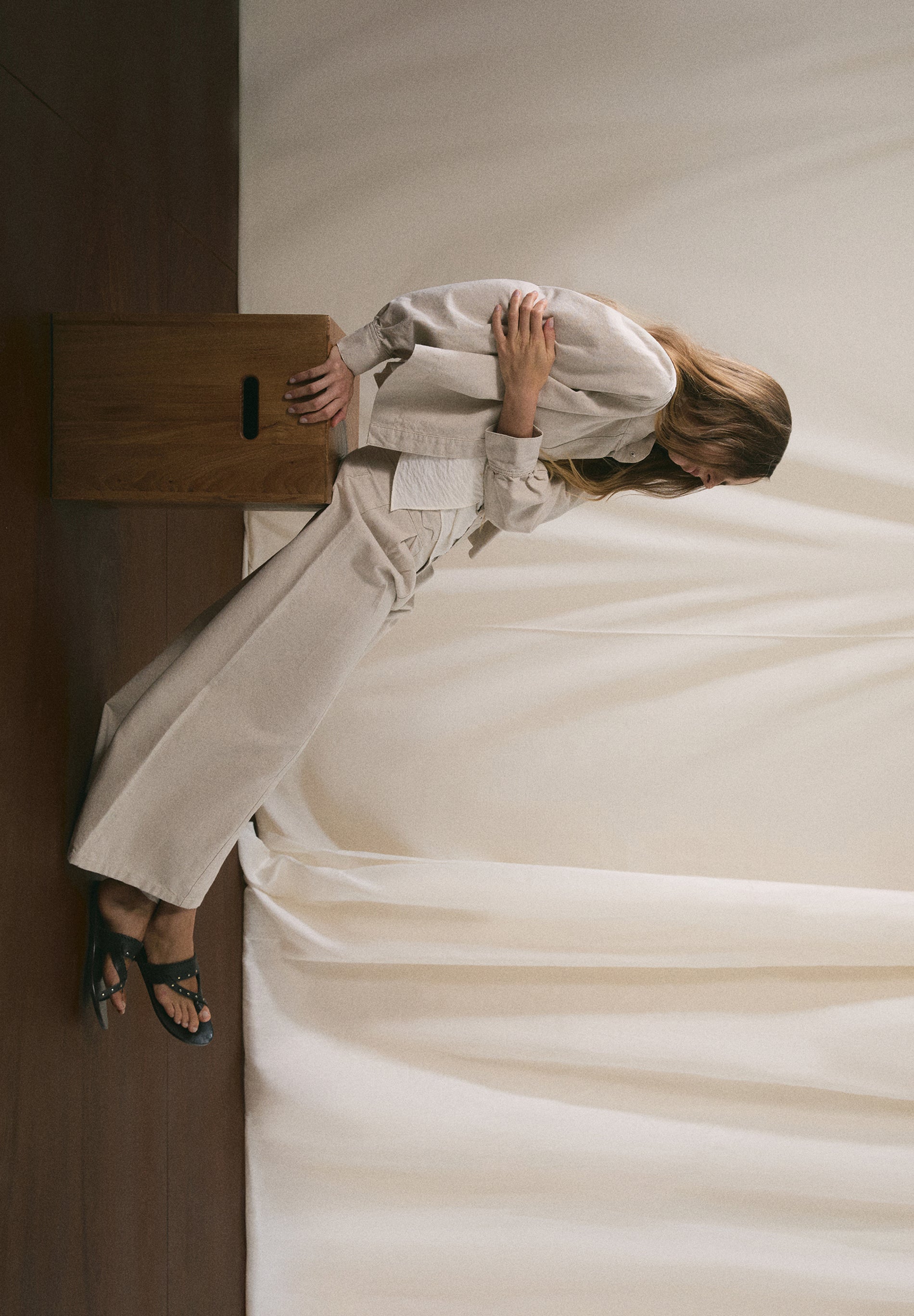 CHAQUETA RÚSTICA MANGAS ABULLONADAS