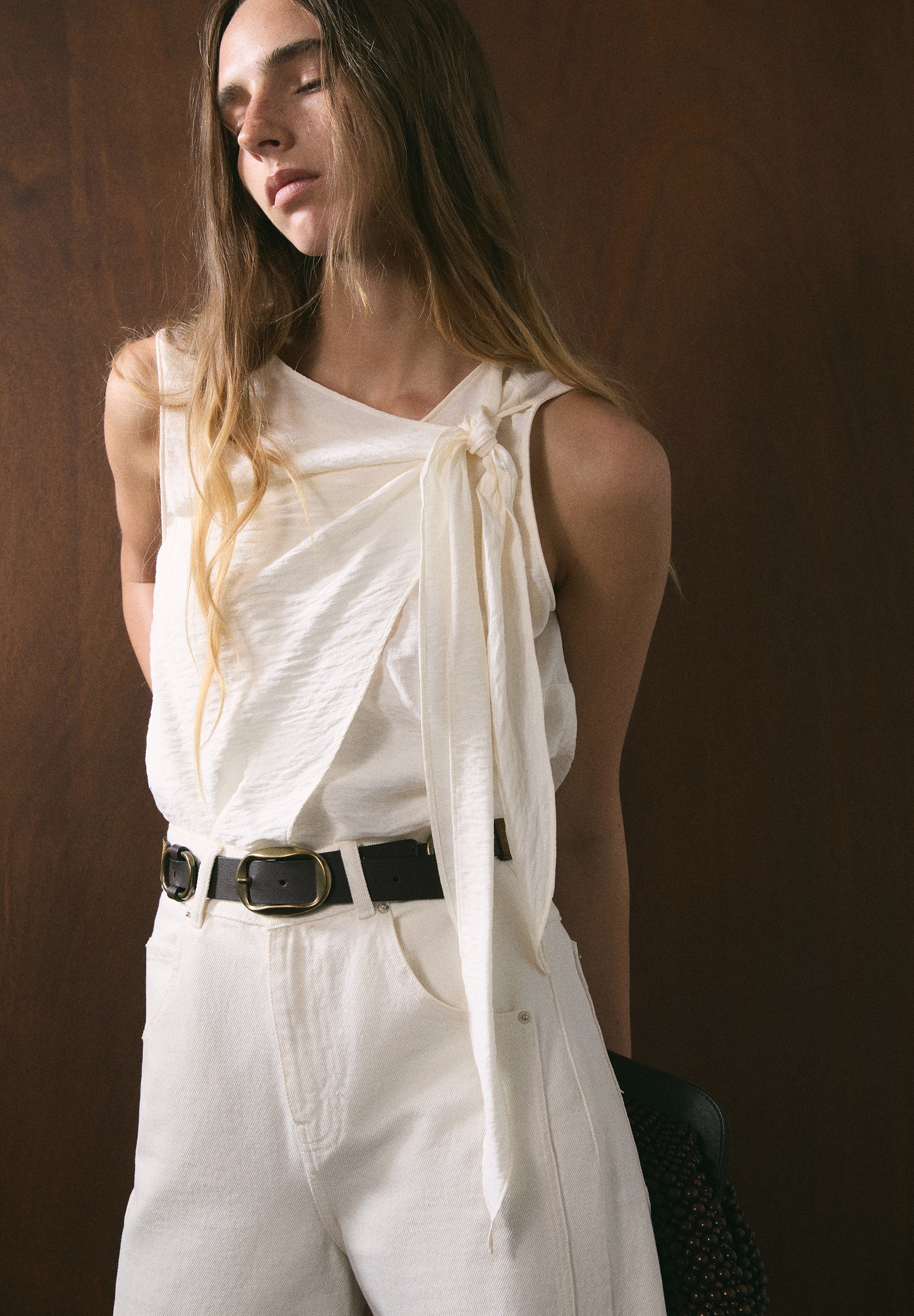 TOP ASIMÉTRICO NUDO