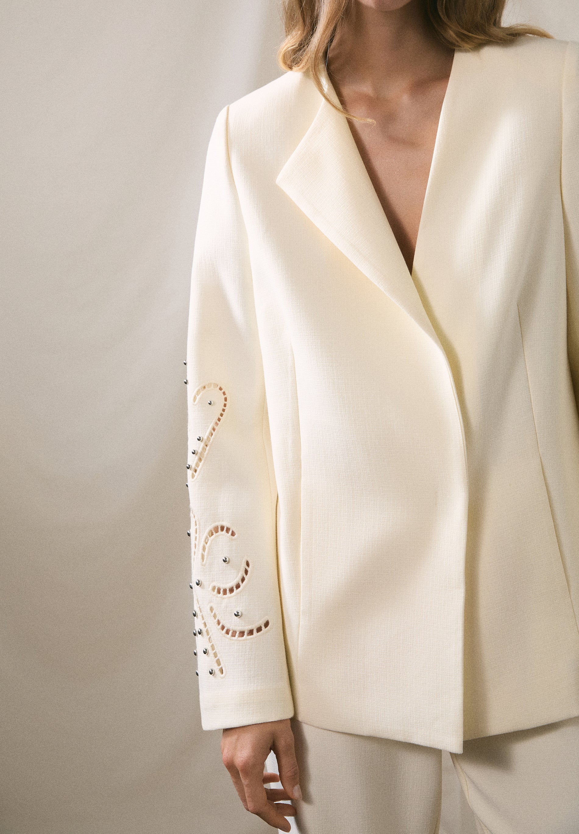 BLAZER DETALLES PERFORADA