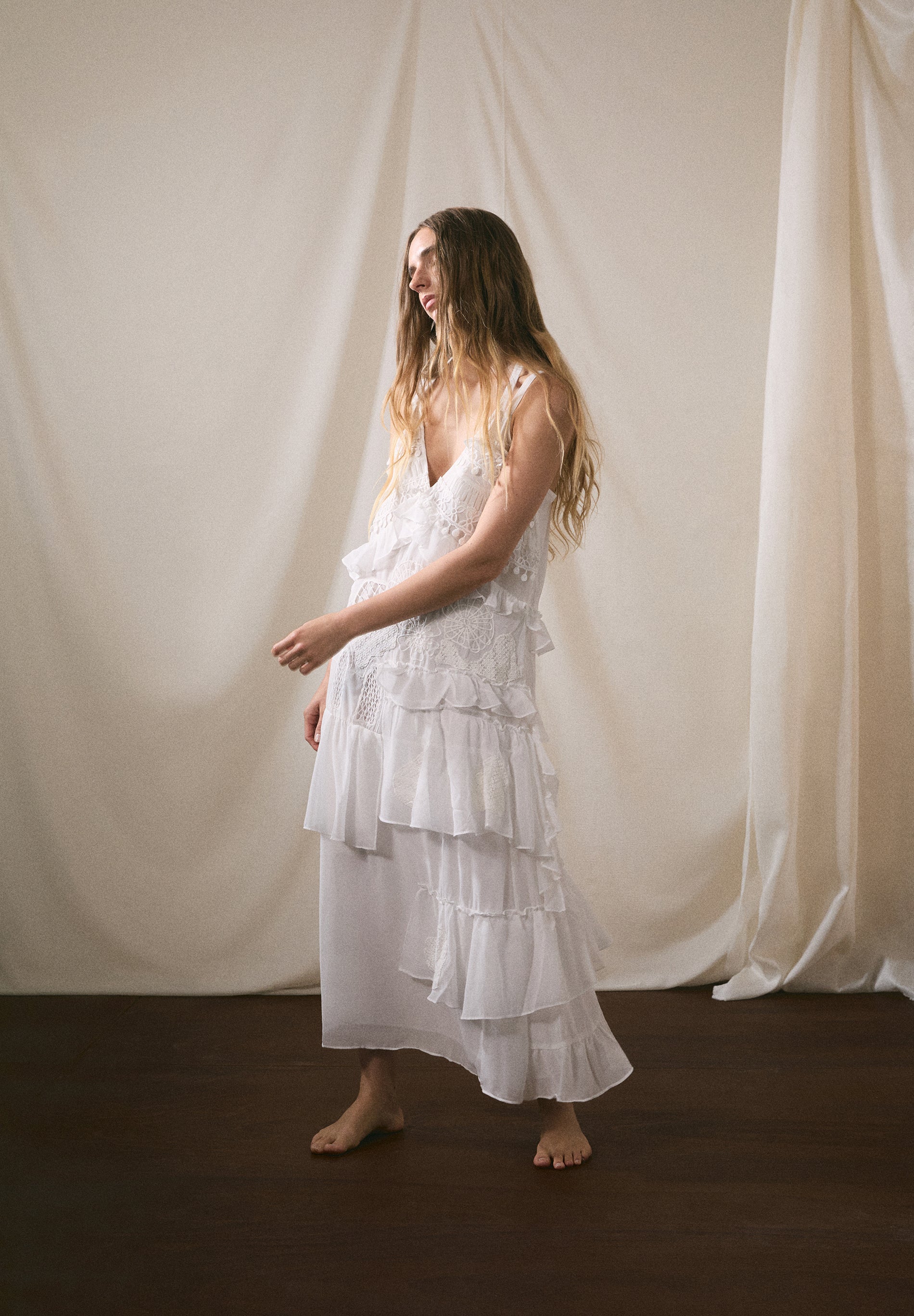 VESTIDO ENCAJE VOLANTES