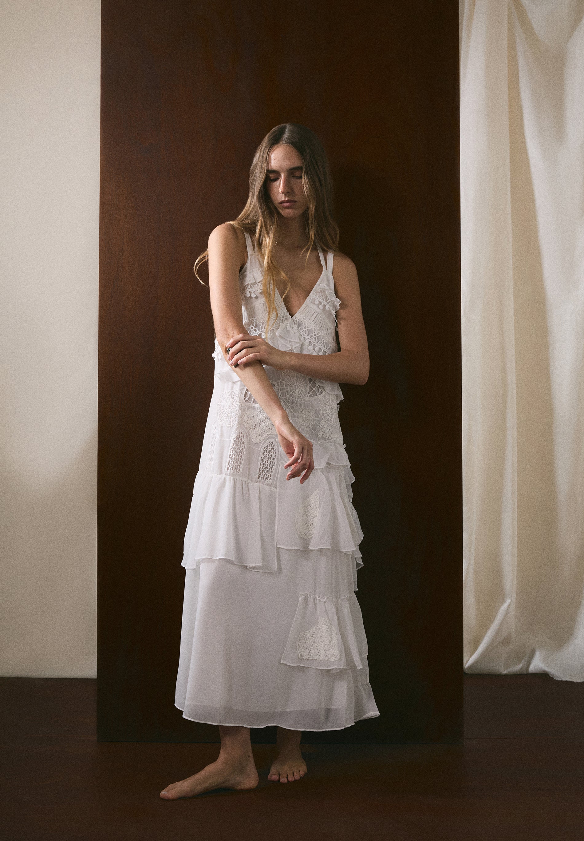 VESTIDO ENCAJE VOLANTES