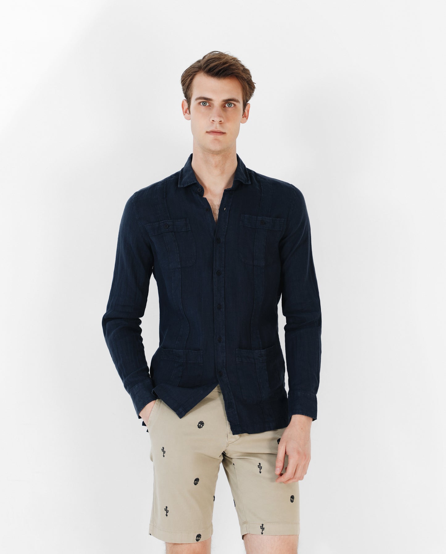 BERMUDA BORDADOS ALL OVER