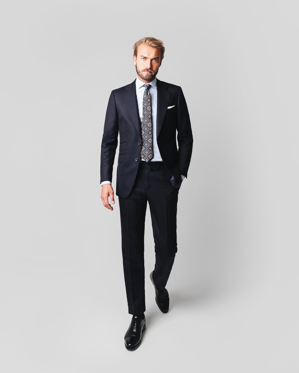 TRAJE CLÁSICO RAYA DIPLOMÁTICA