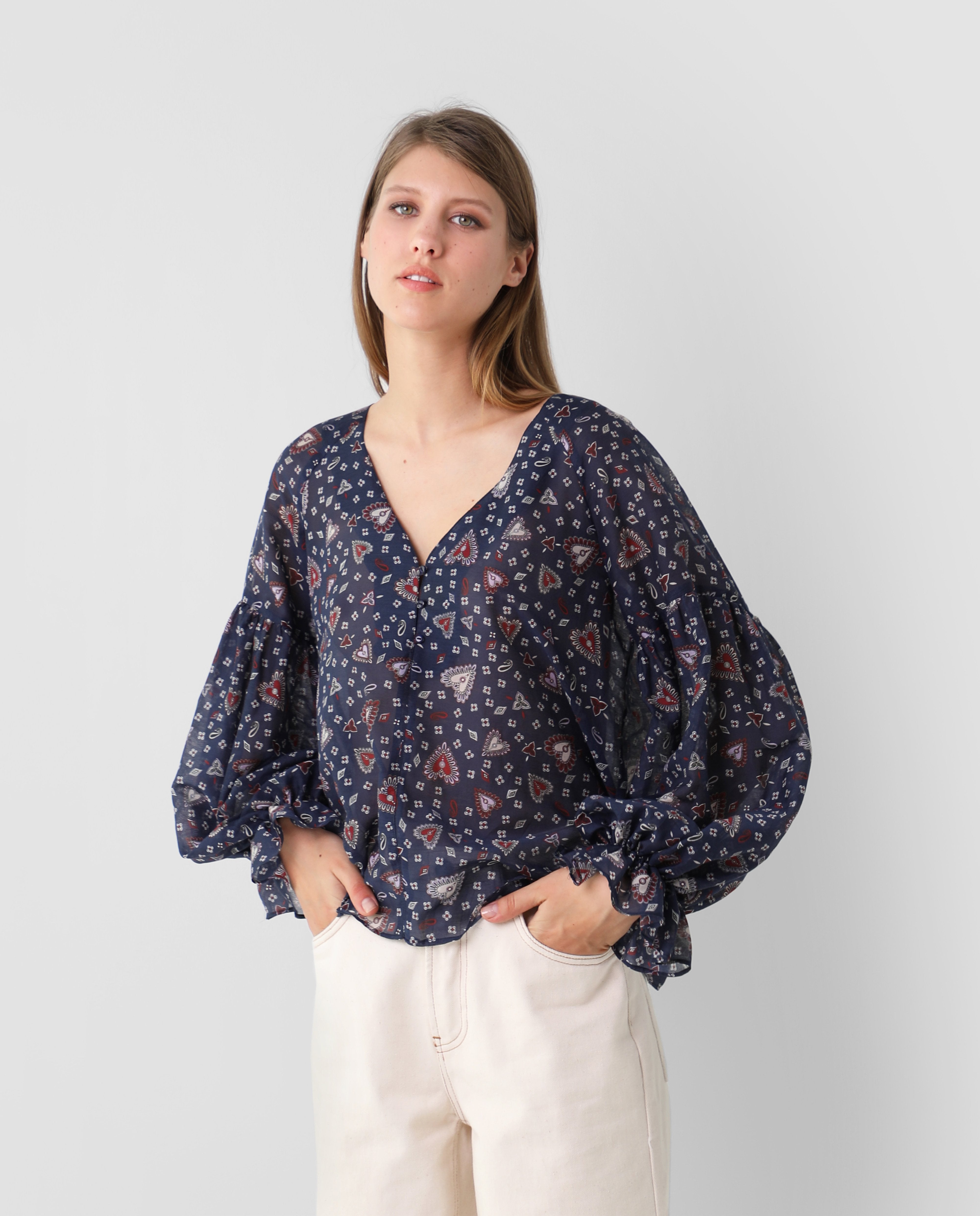 BLUSA SEMITRANSPARENTE CORAZONES