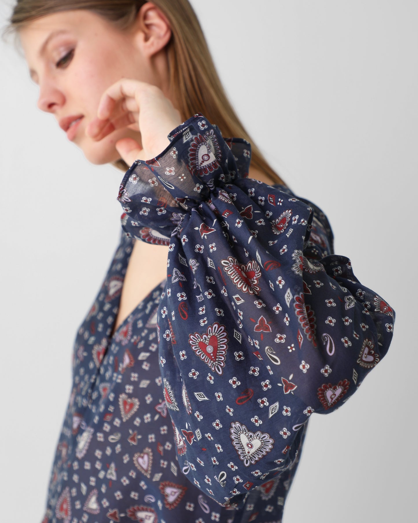 BLUSA SEMITRANSPARENTE CORAZONES