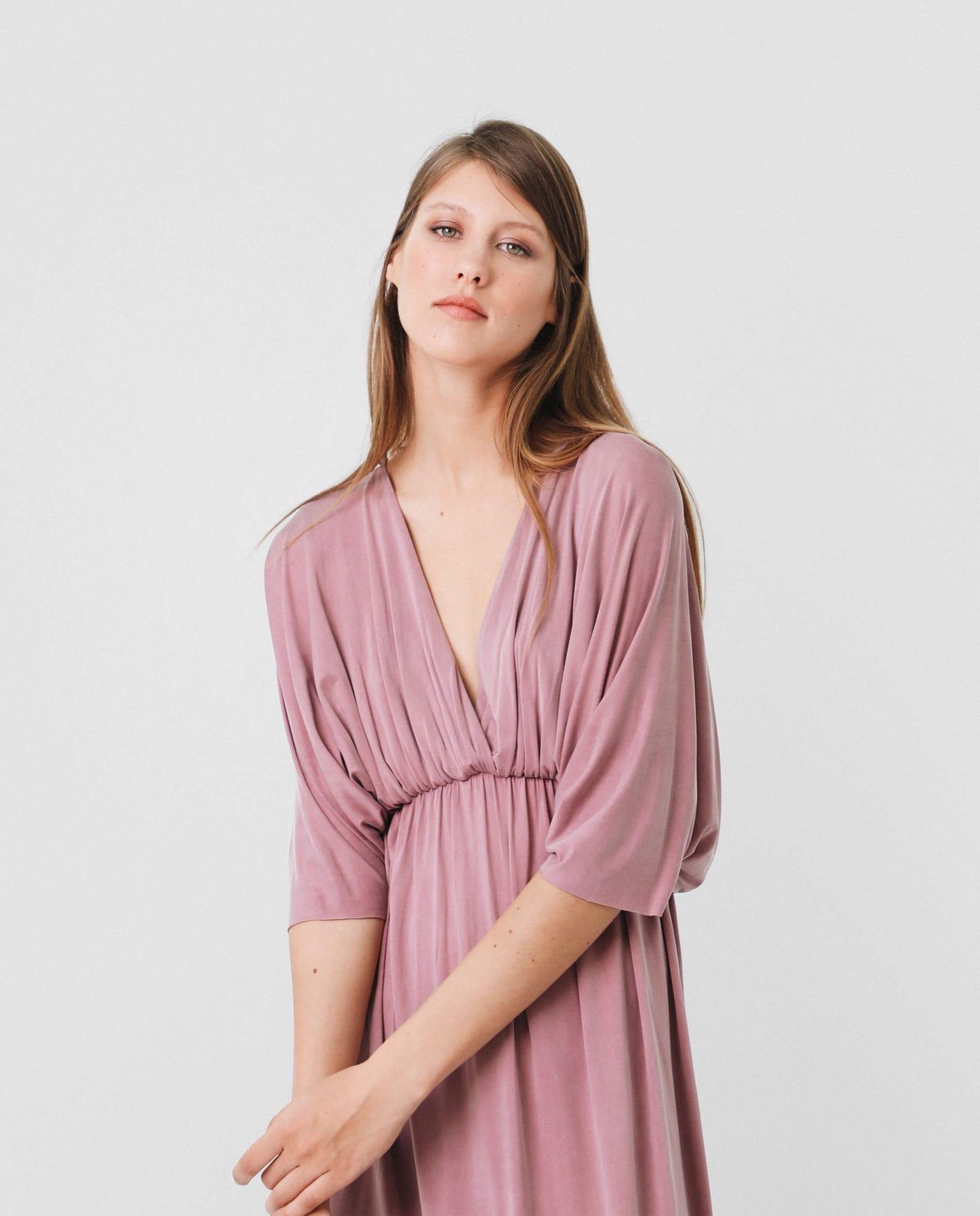 VESTIDO MIDI FLUÍDO